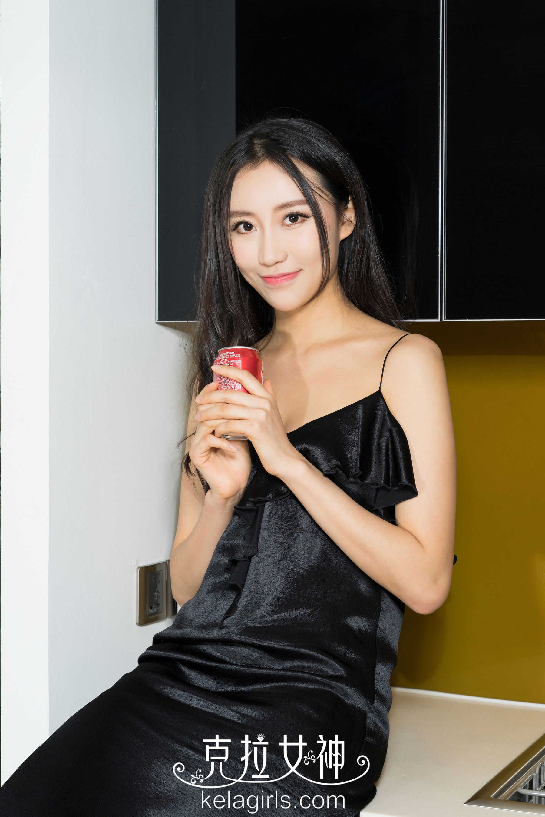 梦珊《公子的贴身校花》 [克拉女神]