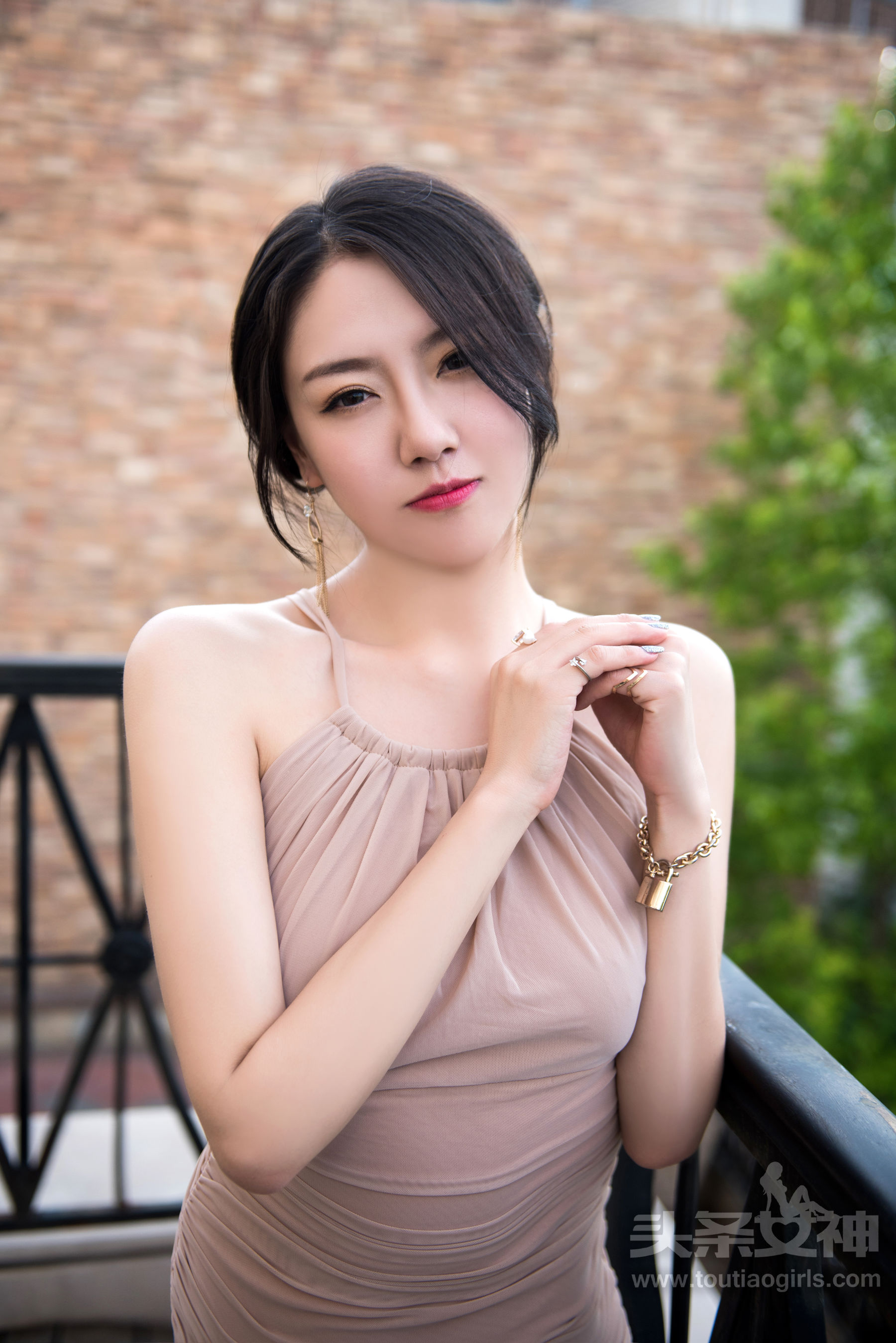 丹丹《爱在深秋》 [头条女神]