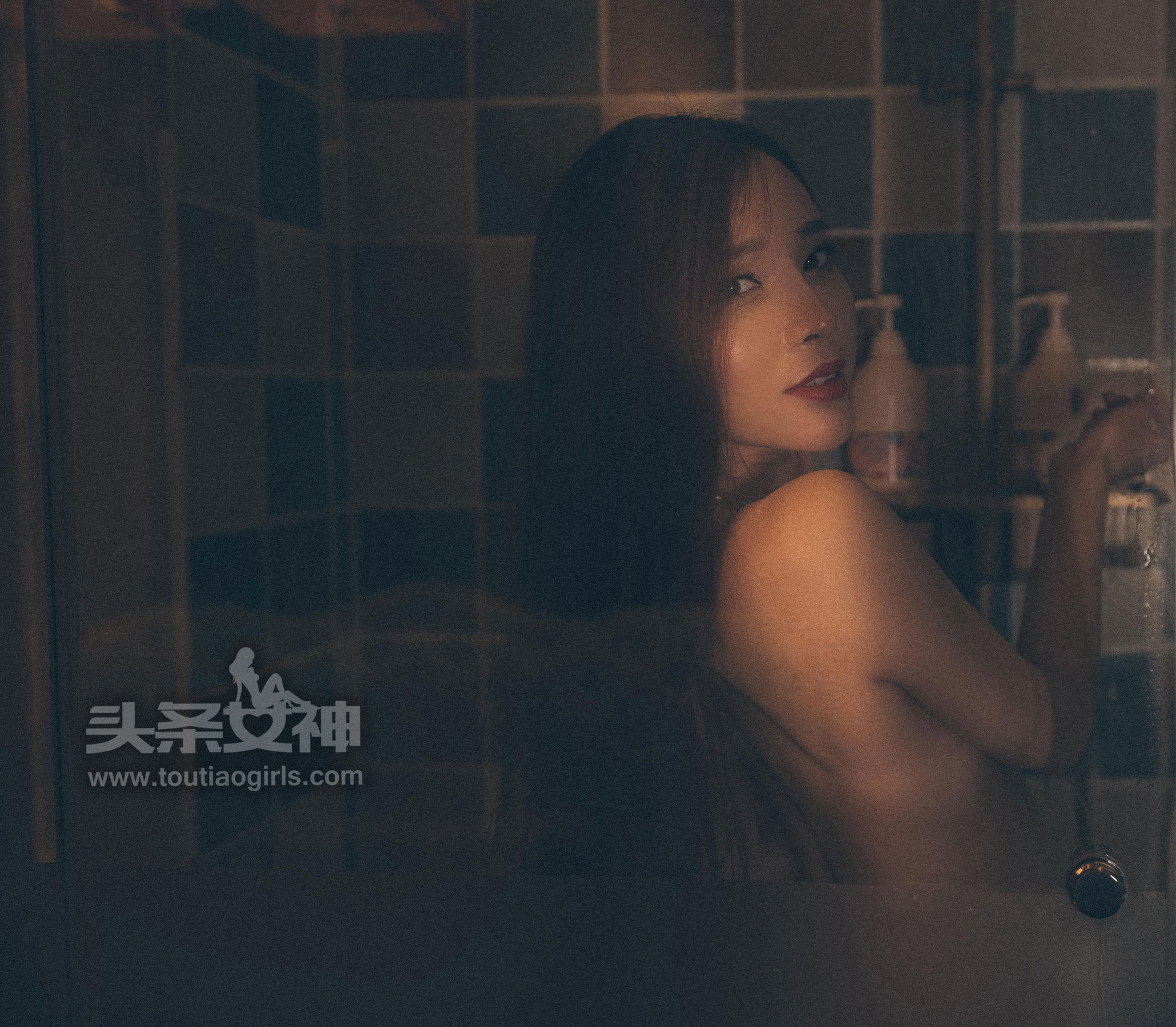 艾小青《女神探店水铂宫篇》 [头条女神]