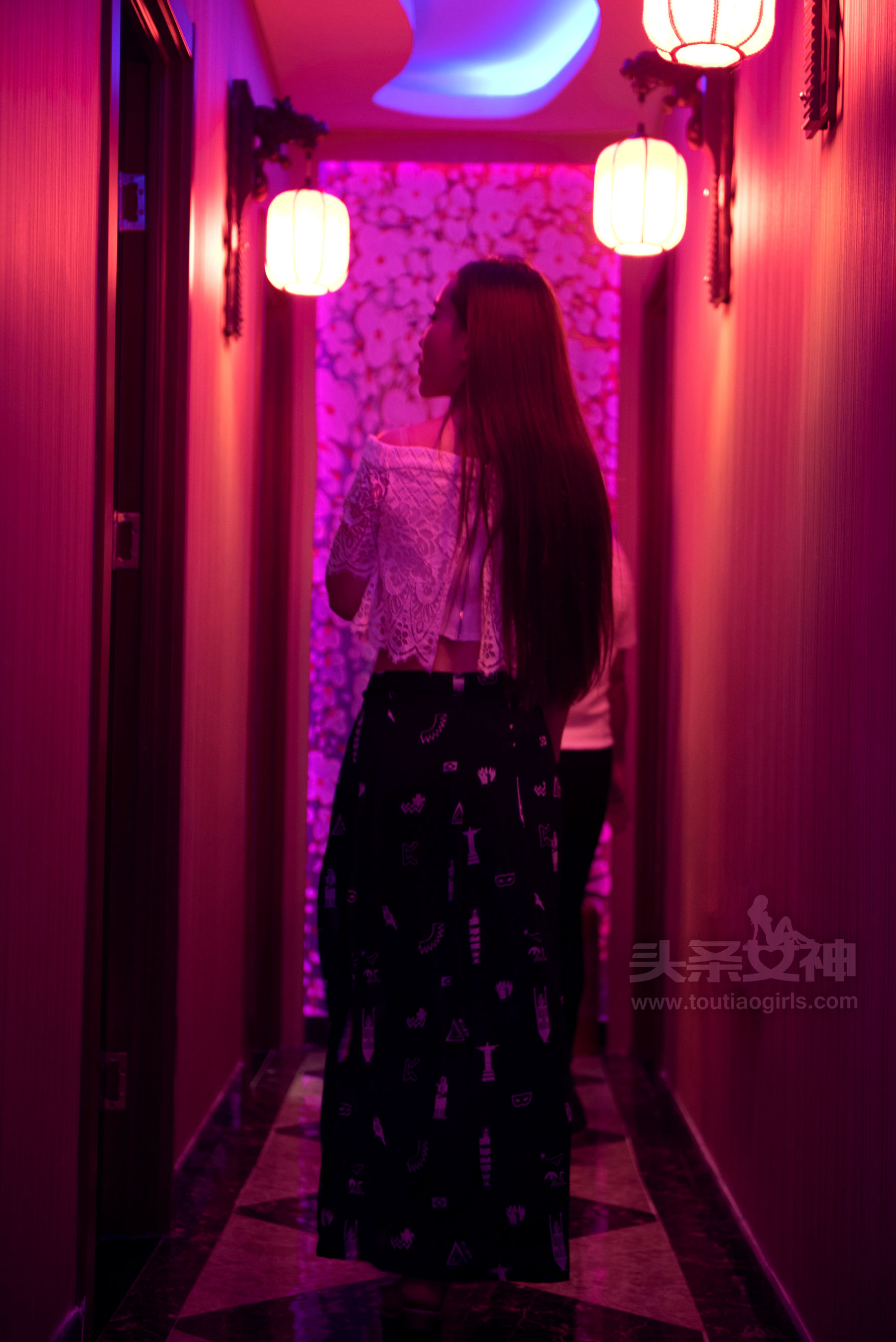 艾小青《女神探店水铂宫篇》 [头条女神]