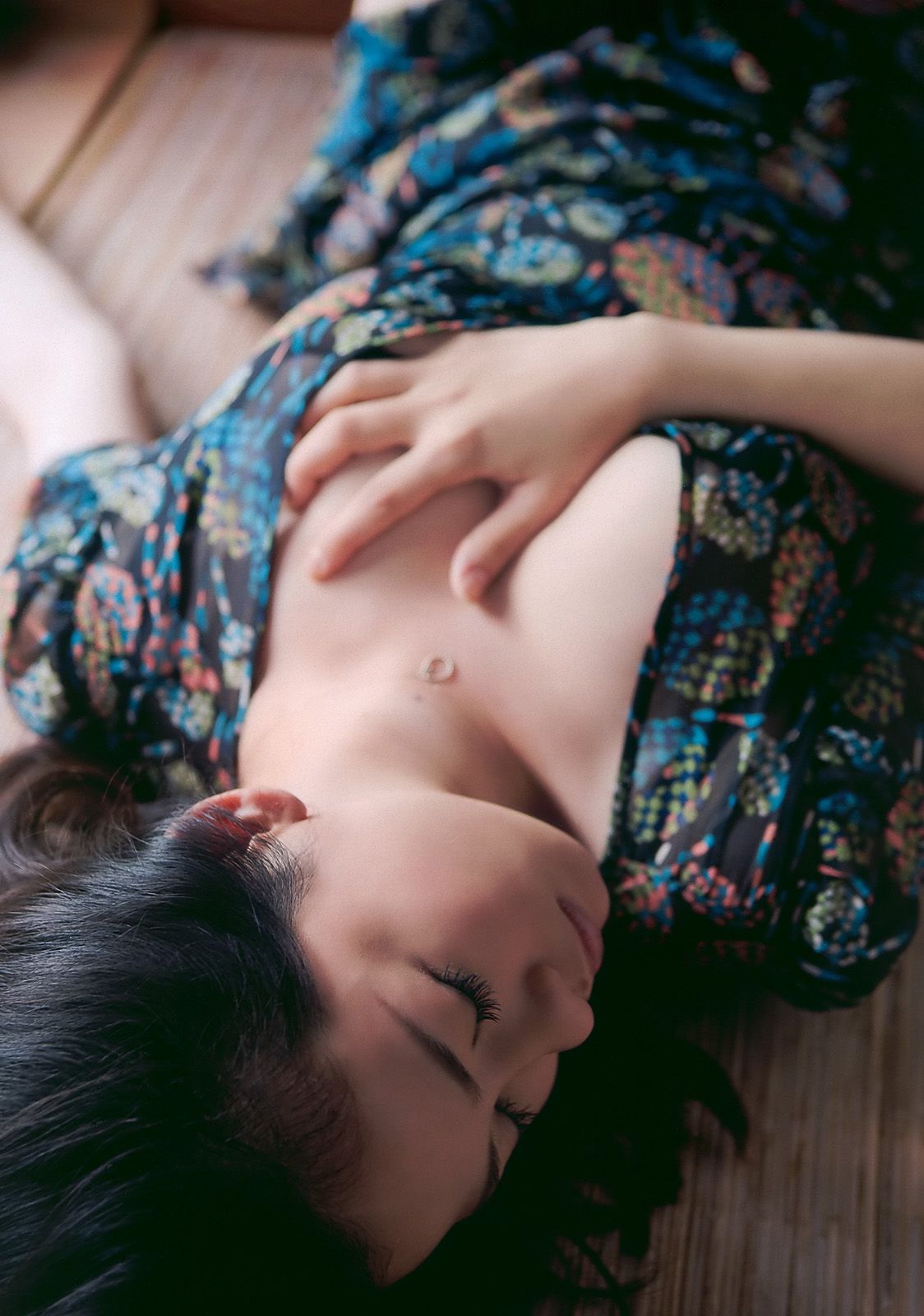 指原莉乃 小池里奈 甲斐まり恵 中村知世 AKB48 鈴木砂羽 [Weekly Playboy] 2010年No.48 写真杂志