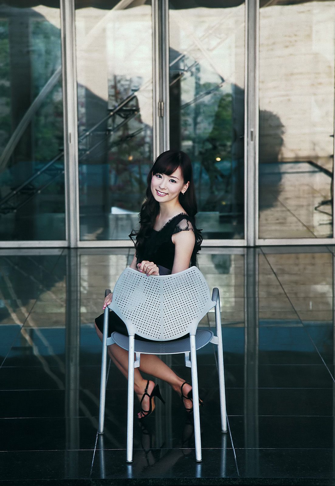 AKB48 小林優美 横山ルリカ 皆藤愛子 佐藤寛子 西田有沙 [Weekly Playboy] 2012年No.01-02 写真杂志