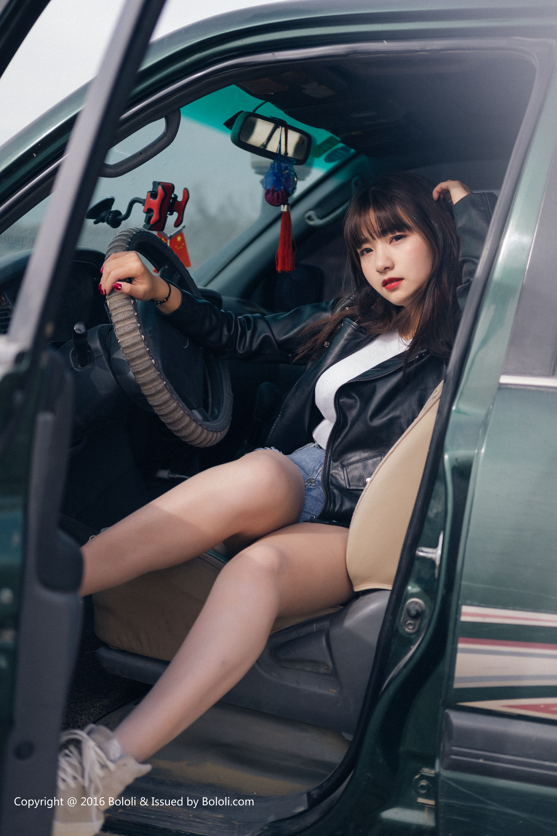 周闻/球球《沙漠机车女》 [Kimoe激萌文化] KIM010