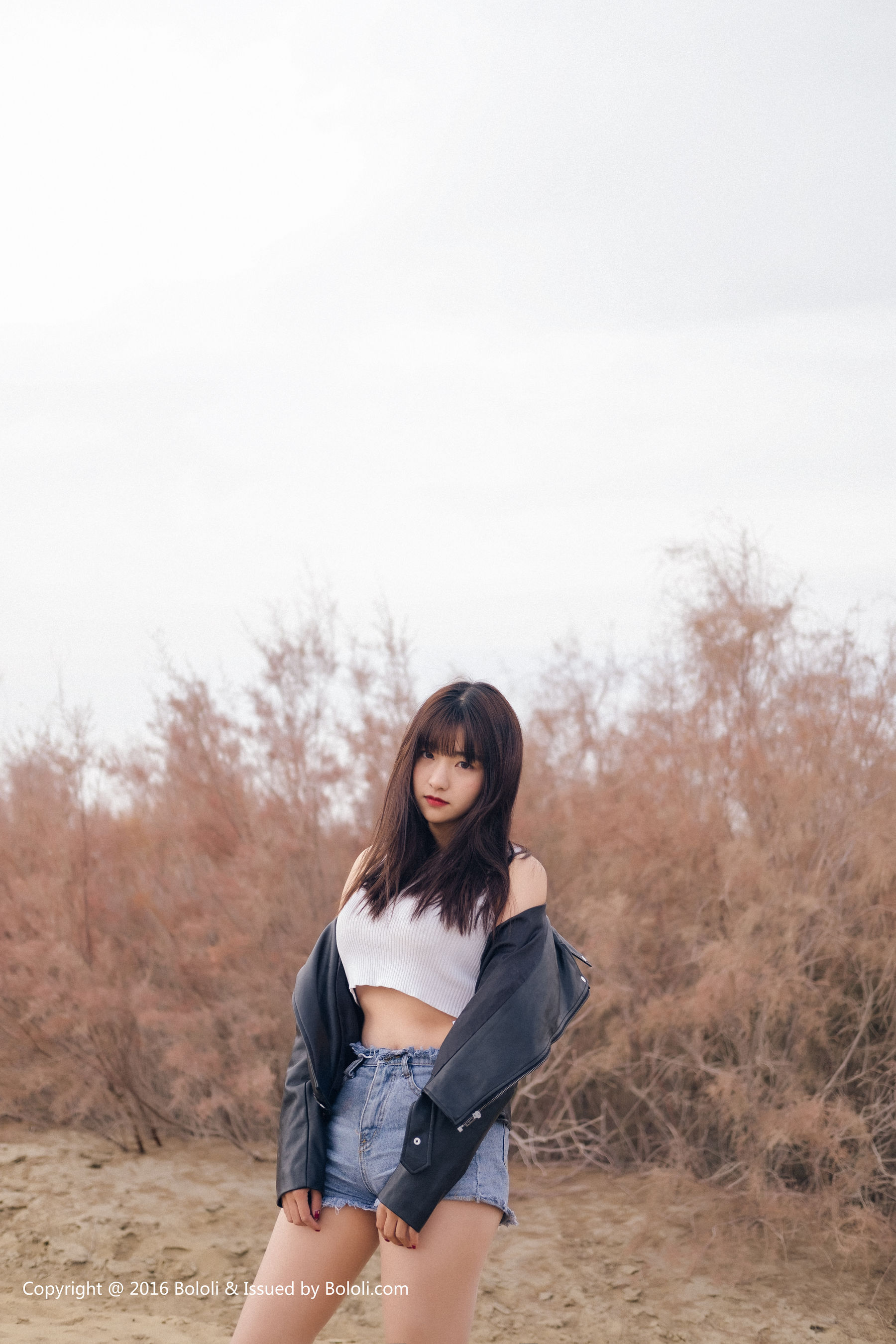 周闻/球球《沙漠机车女》 [Kimoe激萌文化] KIM010