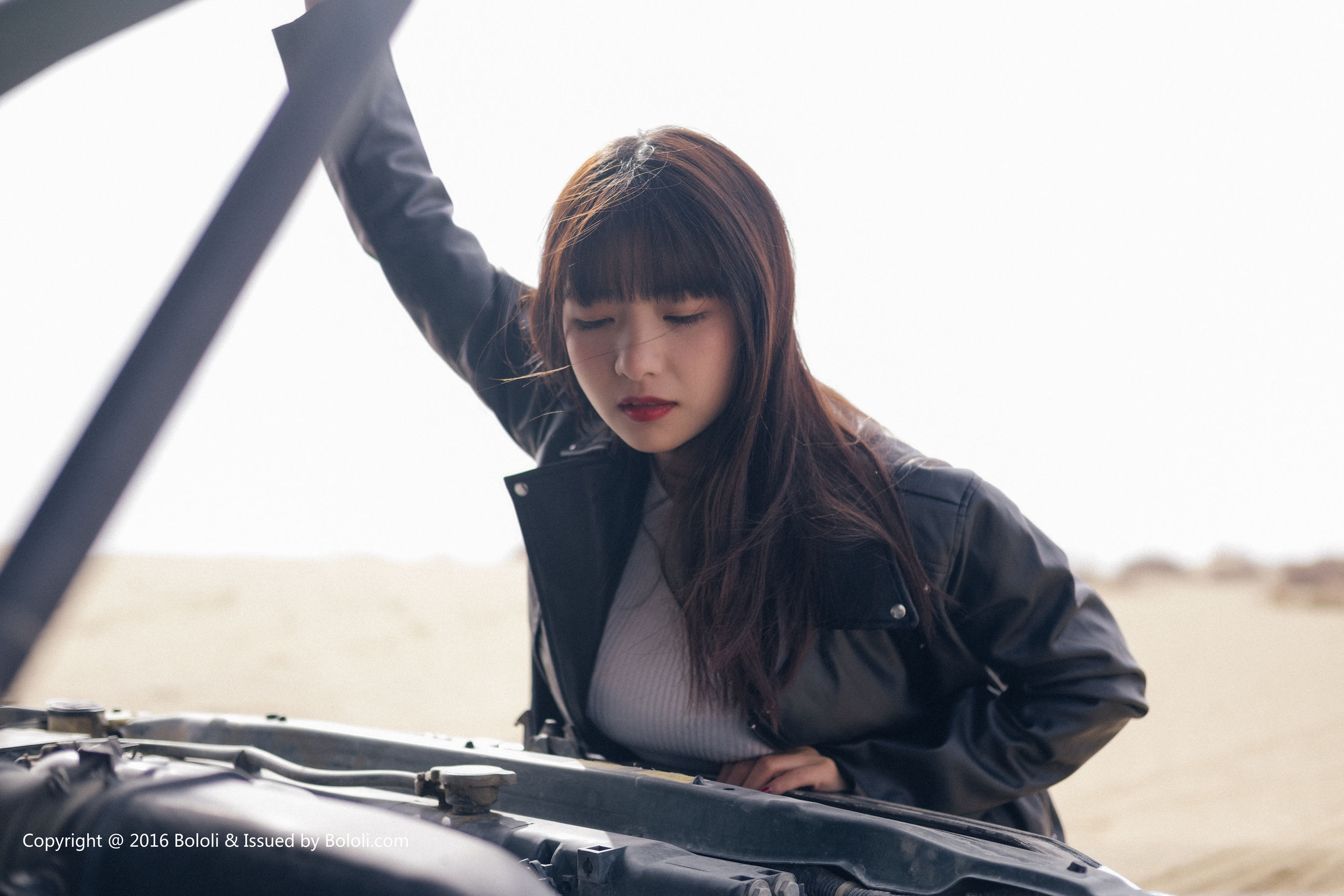 周闻/球球《沙漠机车女》 [Kimoe激萌文化] KIM010