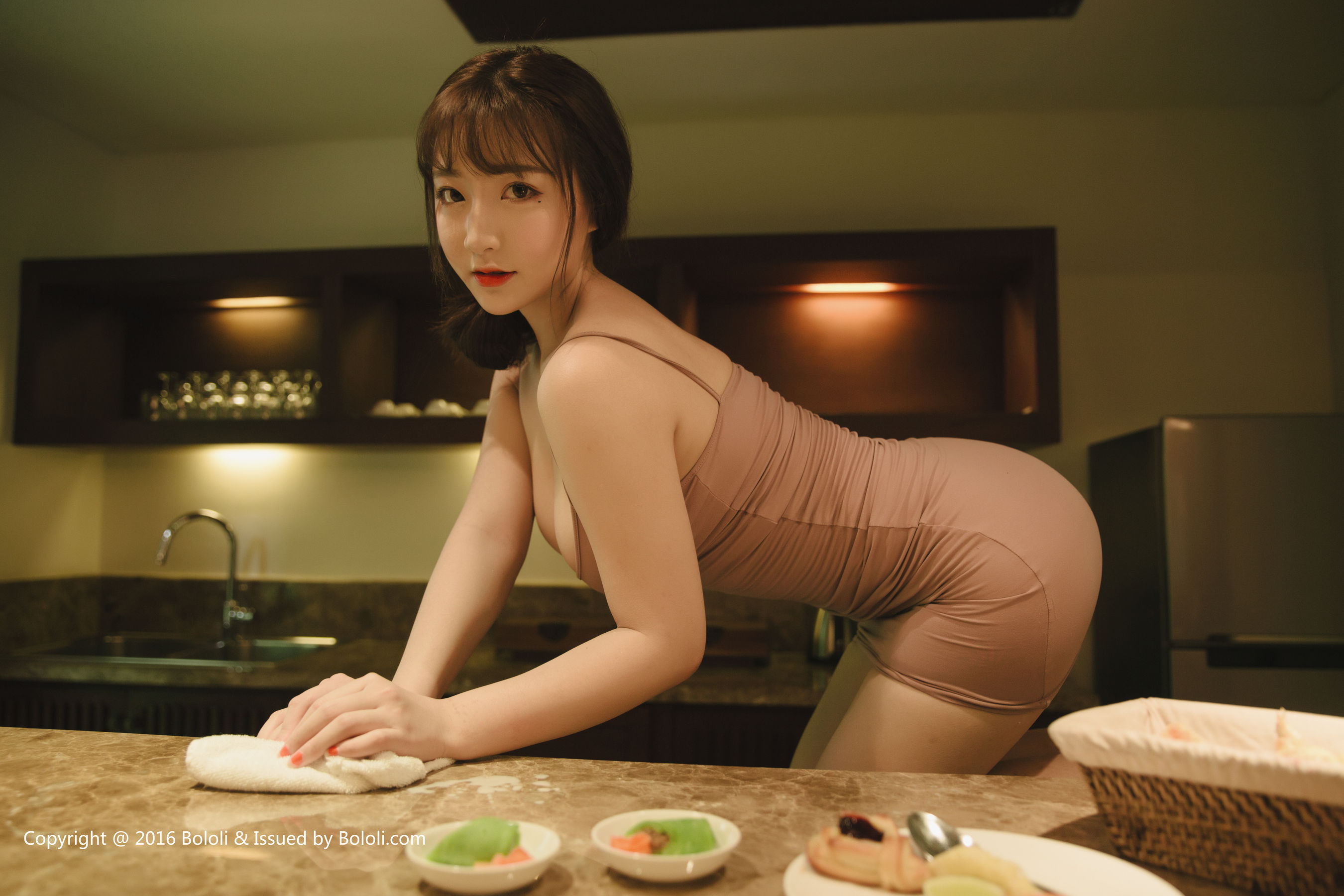 芒果柯柯《芒果人妻湿身》 [Bololi波萝社] BOL.022
