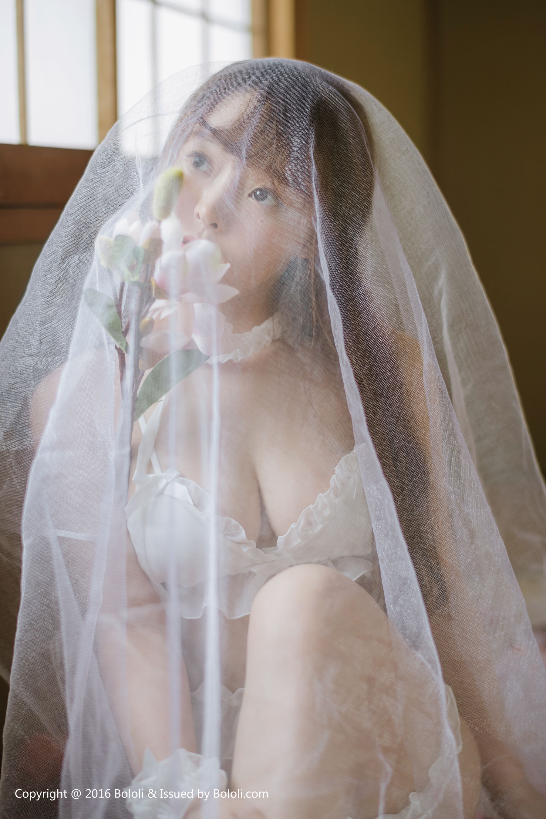 柳侑绮《白纱少女与花》 [Bololi波萝社] BOL.090