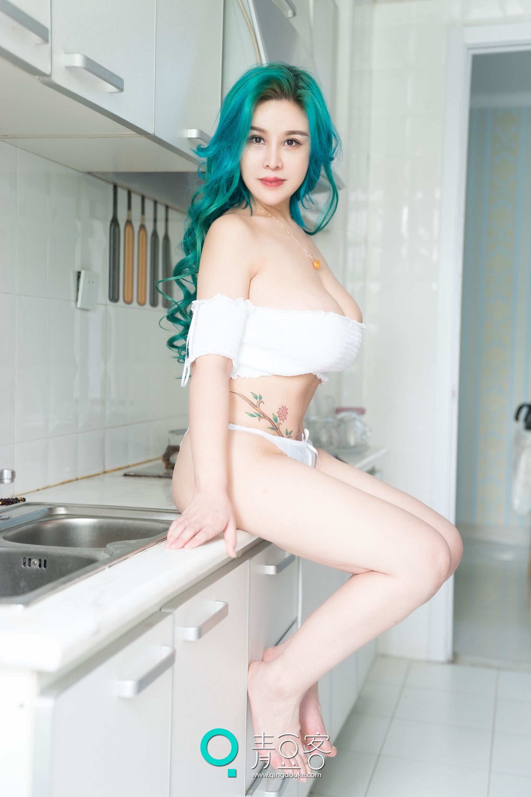 优优(大奶昔Kyra)《巨乳绿发熟女》 [青豆客]