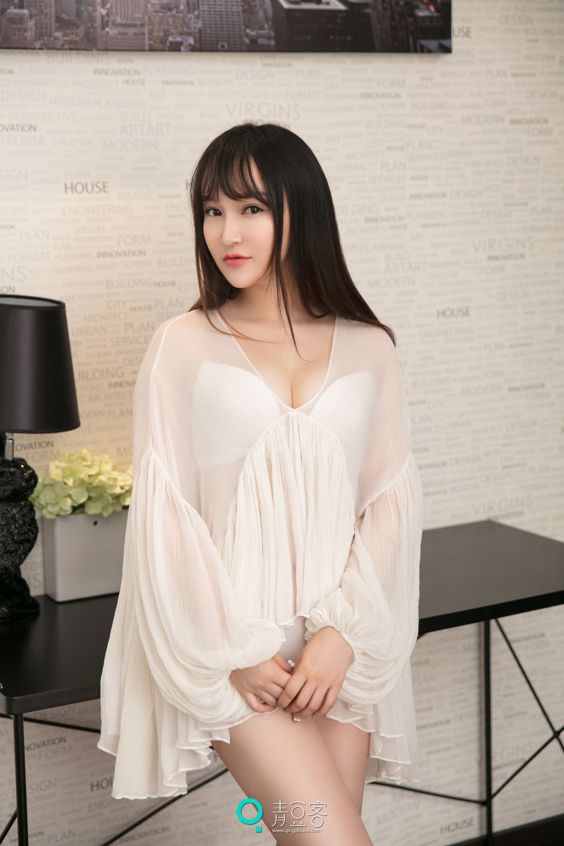 吴娇《透视装+女仆+内衣》 [青豆客]