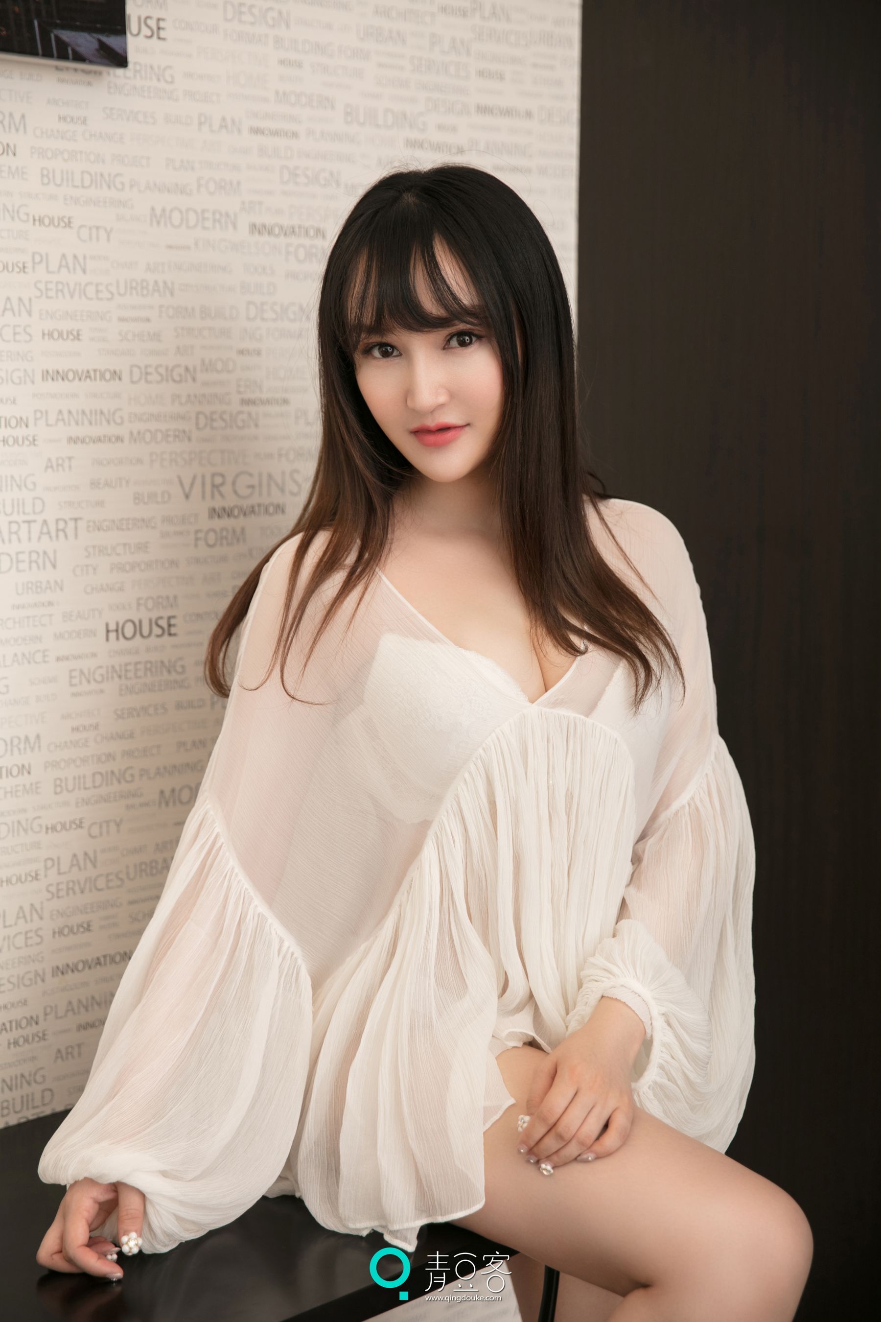 吴娇《透视装+女仆+内衣》 [青豆客]