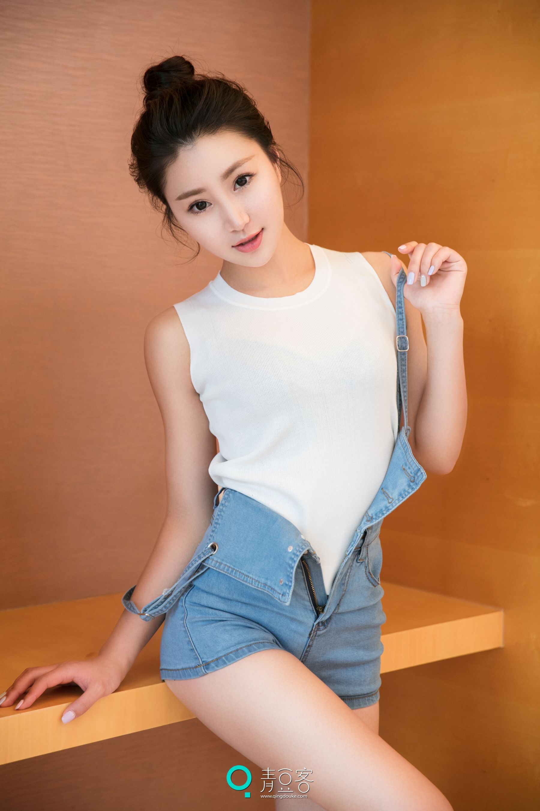 佳琪《吊带牛仔+透视装+薄纱》 [青豆客]