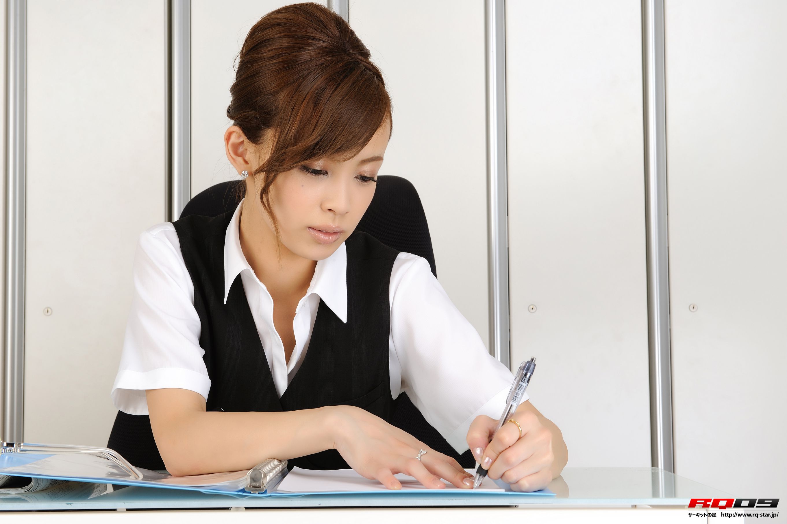 [RQ-STAR] NO.00182 森田泉美 Office Lady办公室美女写真集