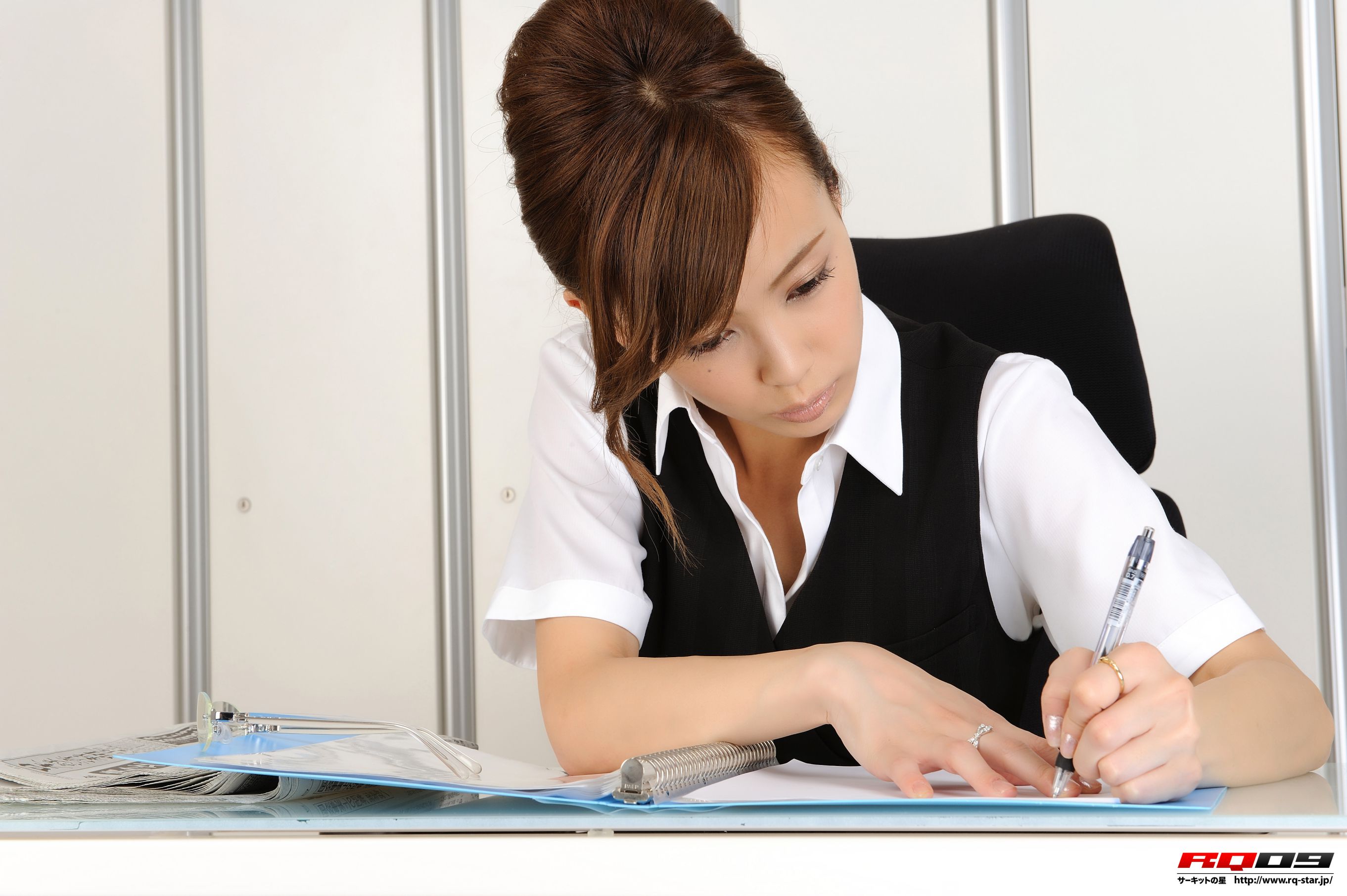[RQ-STAR] NO.00182 森田泉美 Office Lady办公室美女写真集