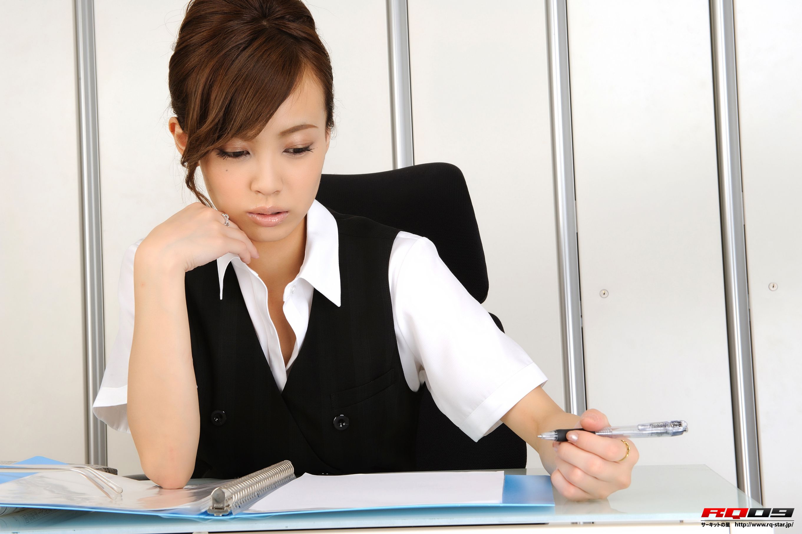 [RQ-STAR] NO.00182 森田泉美 Office Lady办公室美女写真集