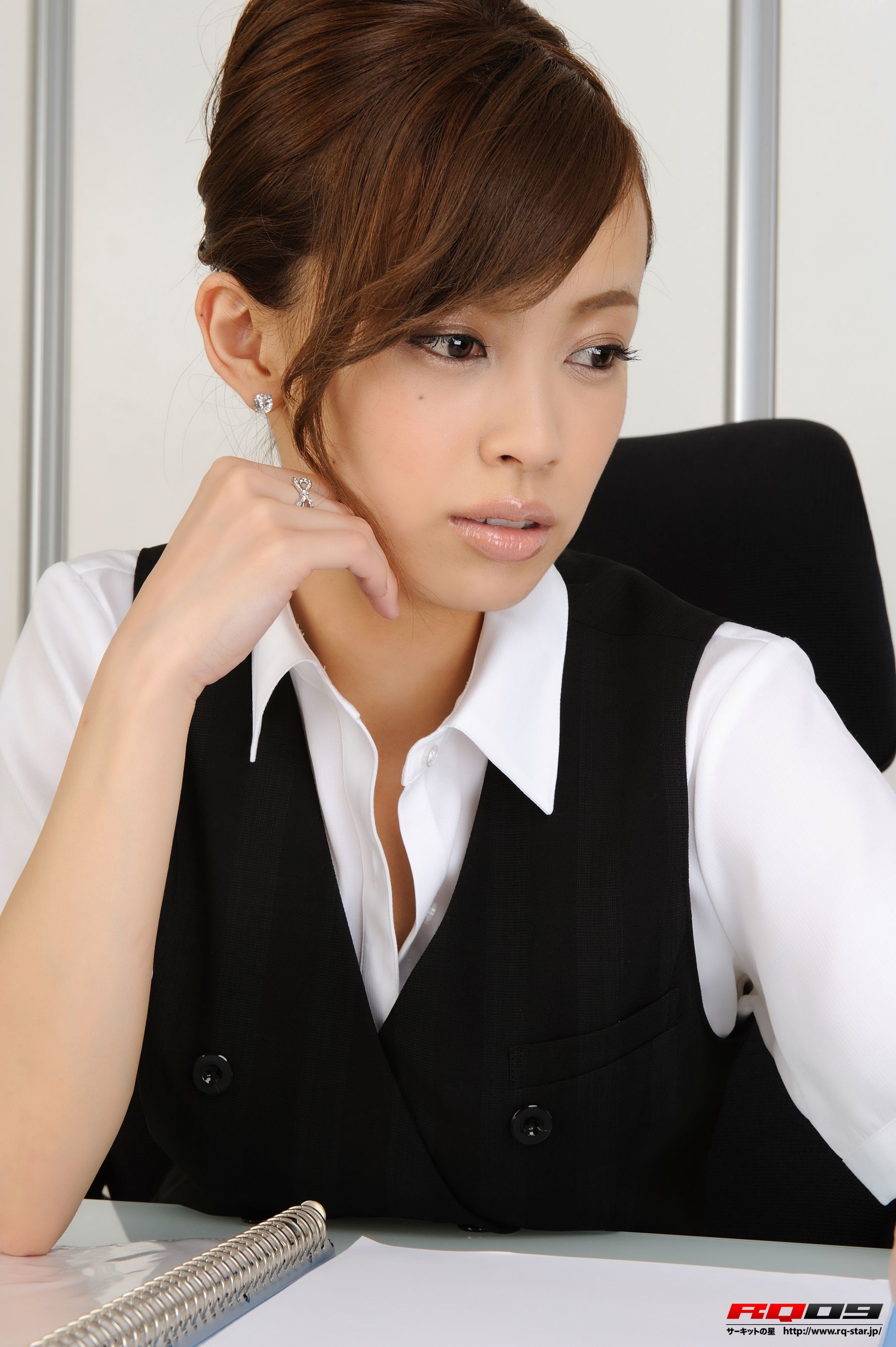 [RQ-STAR] NO.00182 森田泉美 Office Lady办公室美女写真集