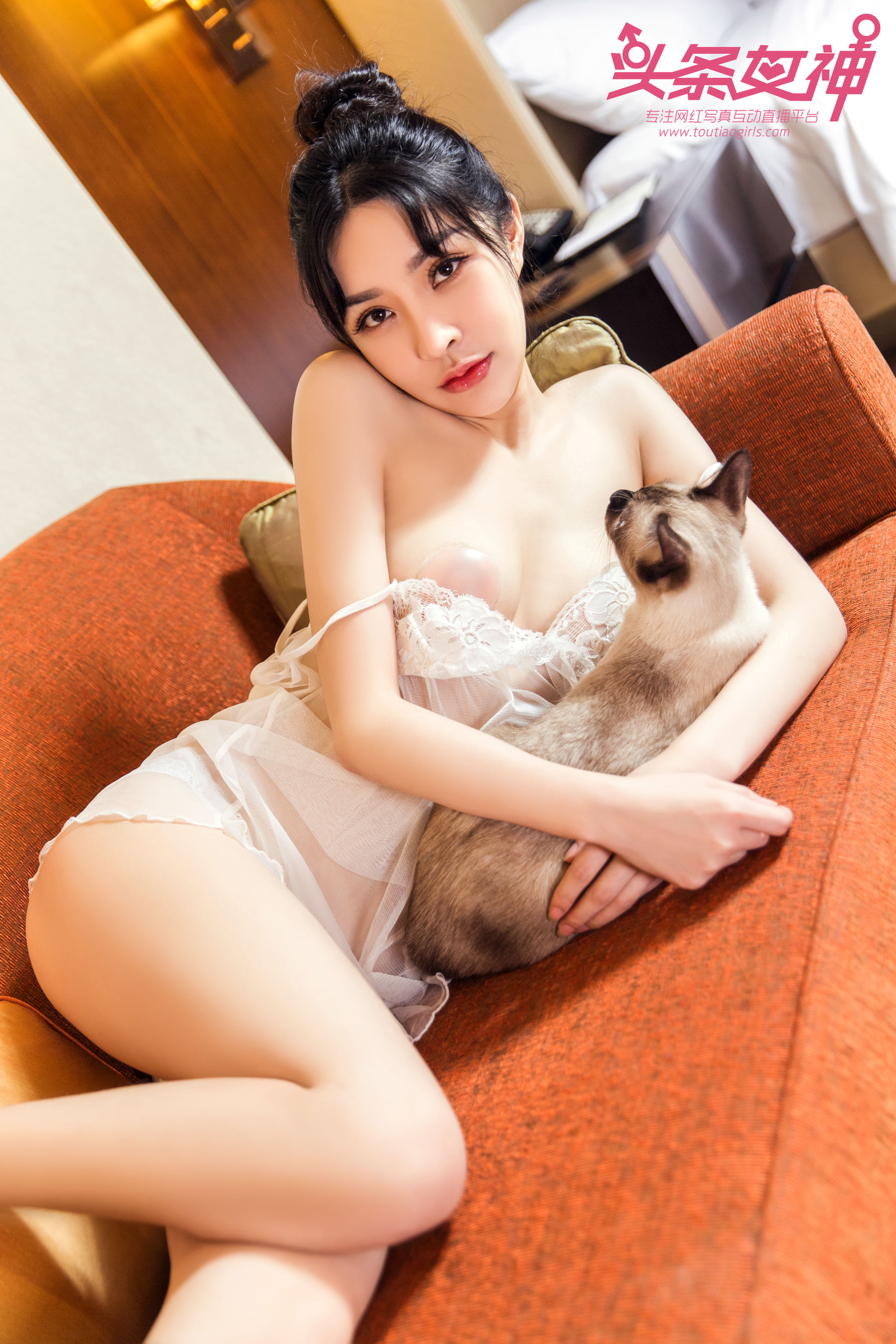Baby《少女与猫》 [头条女神Toutiaogirls]