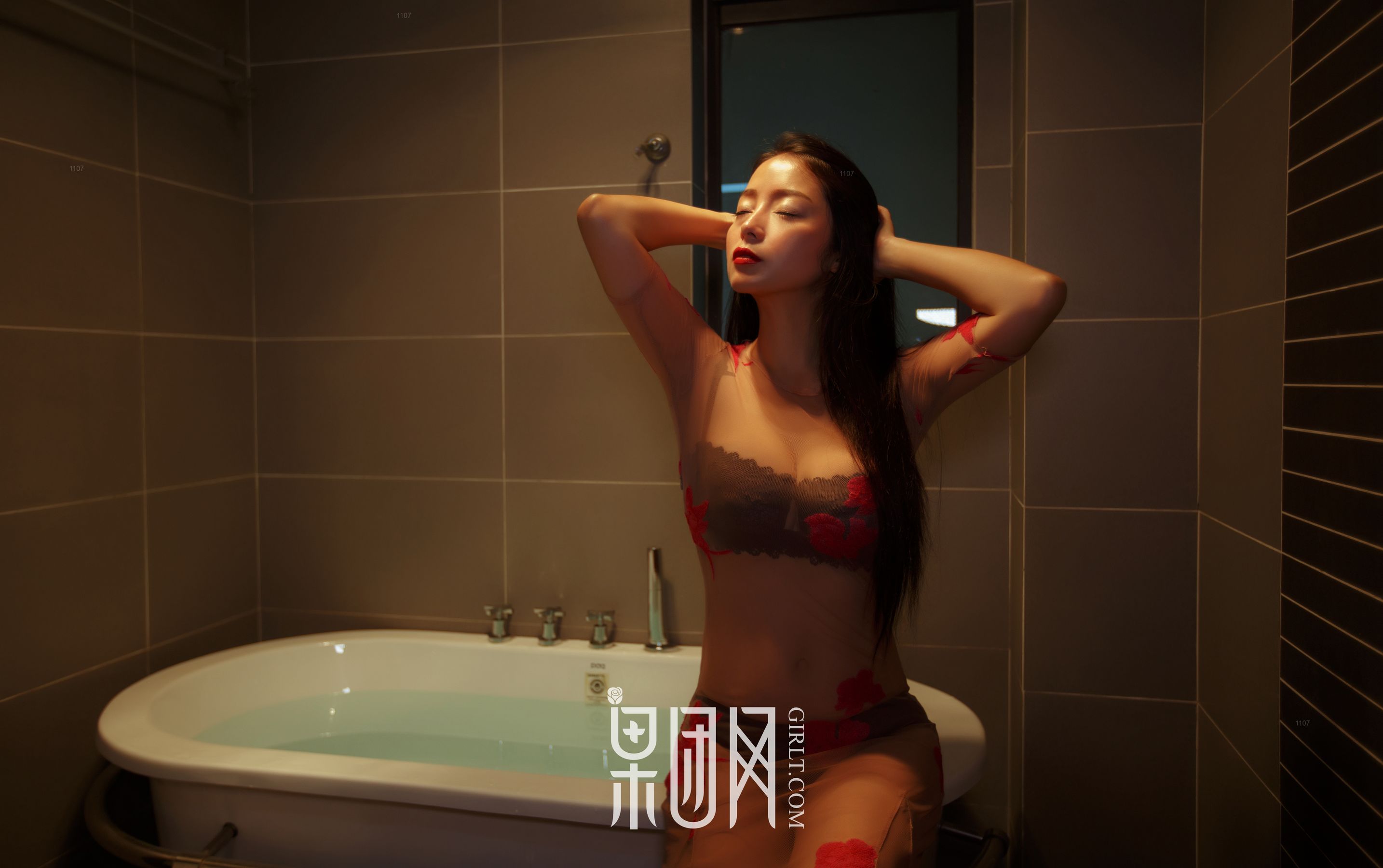凤萧兮红霓裳，拥雪成峰兮玉无瑕 [果团网Girlt] NO.074