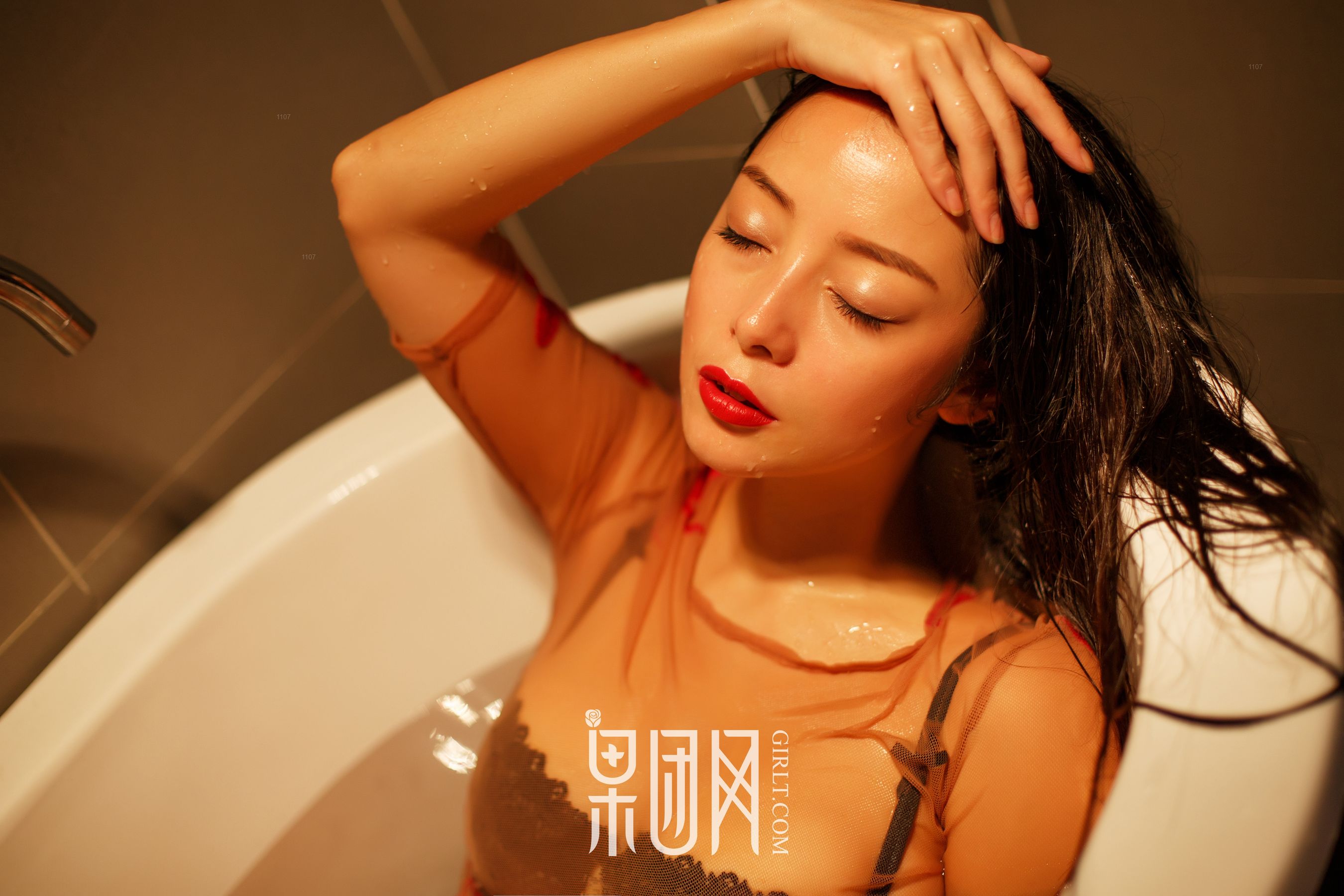 凤萧兮红霓裳，拥雪成峰兮玉无瑕 [果团网Girlt] NO.074