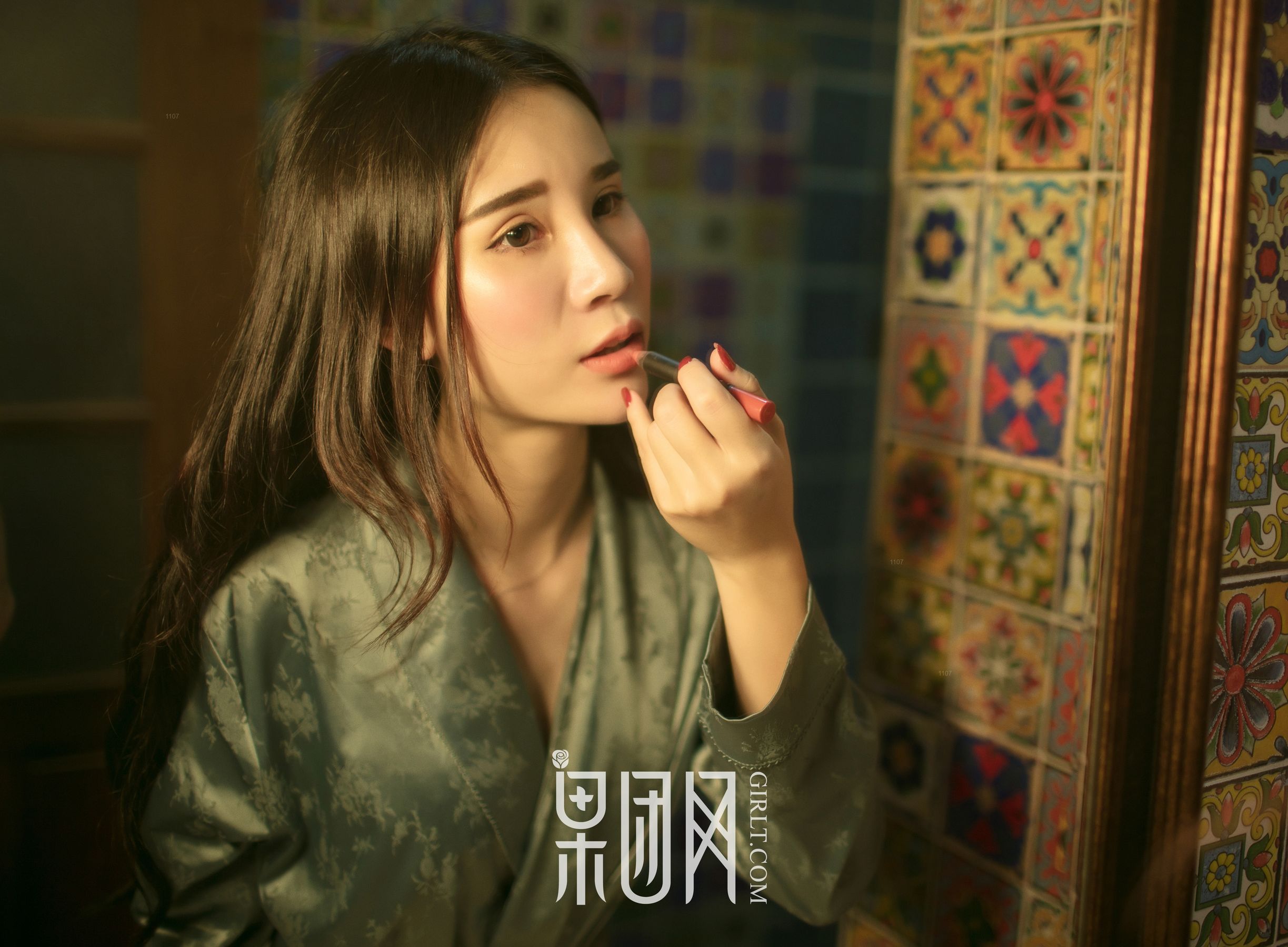 万万《硬朗御姐真空上阵大秀美背，浴缸湿身无比勾魂！》 [果团网Girlt] NO.075