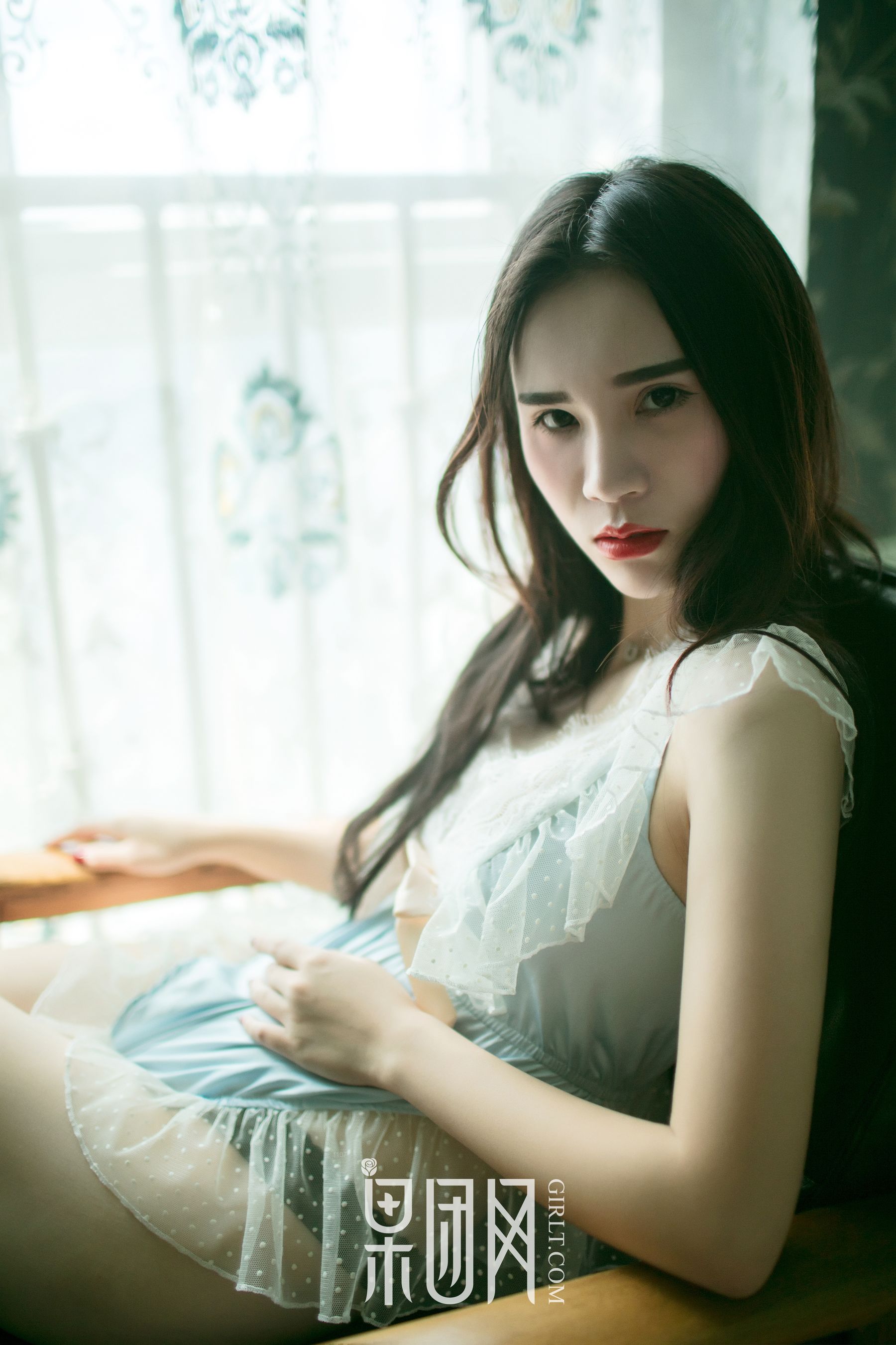 万万《硬朗御姐真空上阵大秀美背，浴缸湿身无比勾魂！》 [果团网Girlt] NO.075