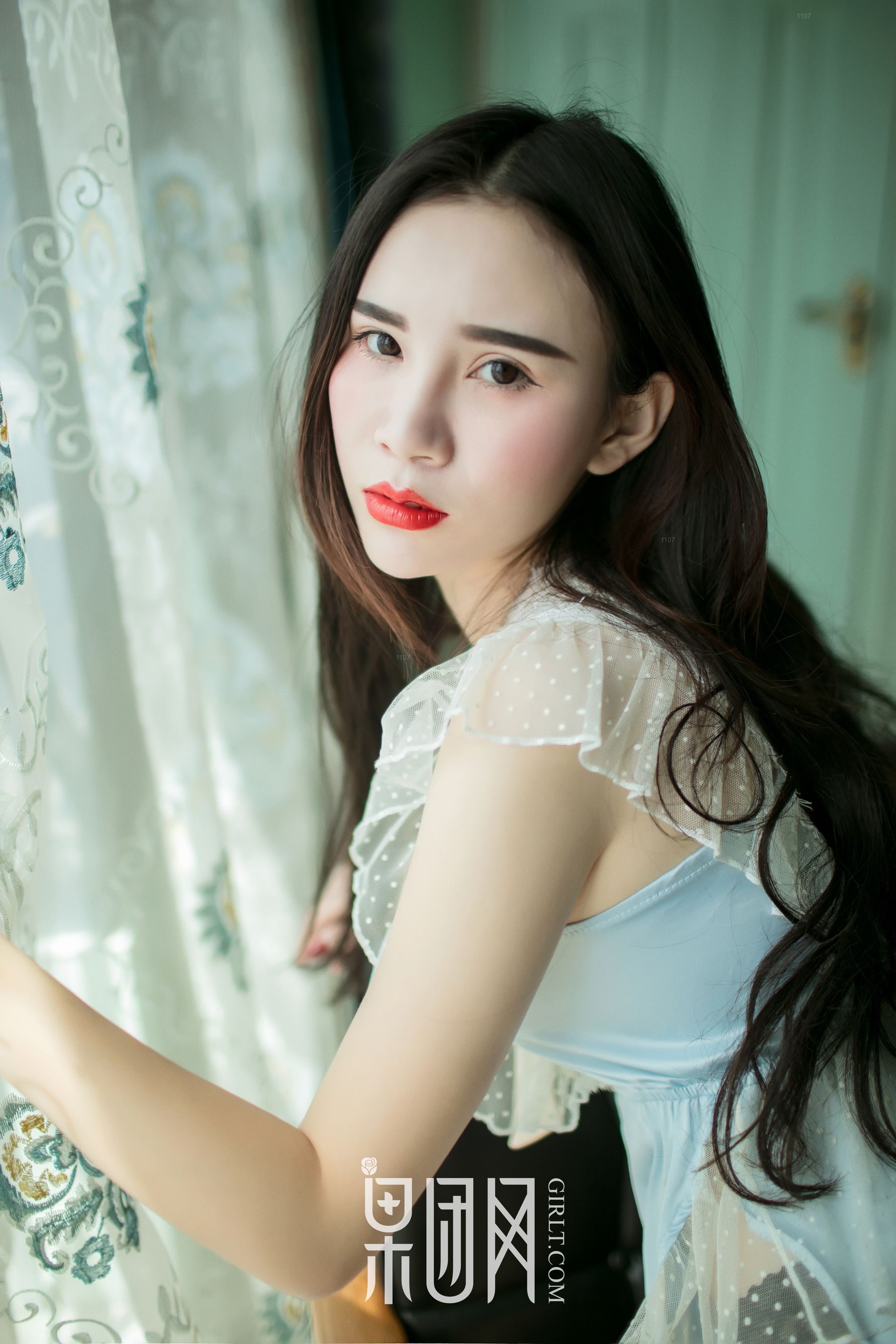 万万《硬朗御姐真空上阵大秀美背，浴缸湿身无比勾魂！》 [果团网Girlt] NO.075
