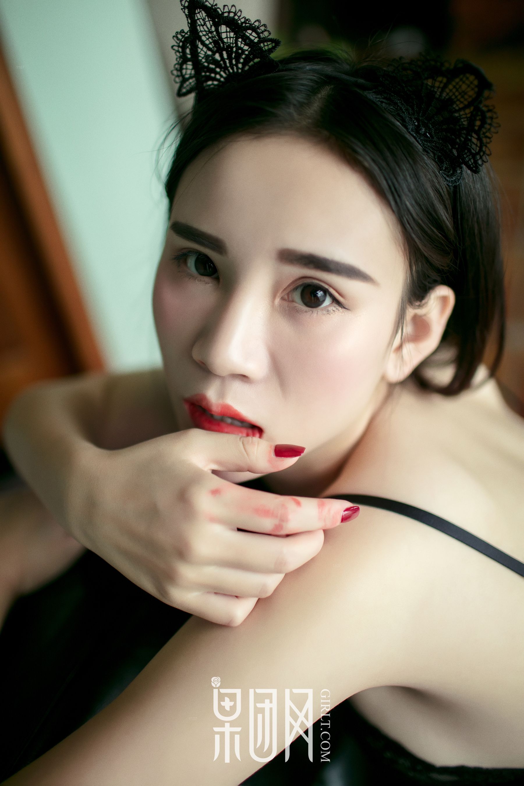 万万《硬朗御姐真空上阵大秀美背，浴缸湿身无比勾魂！》 [果团网Girlt] NO.075