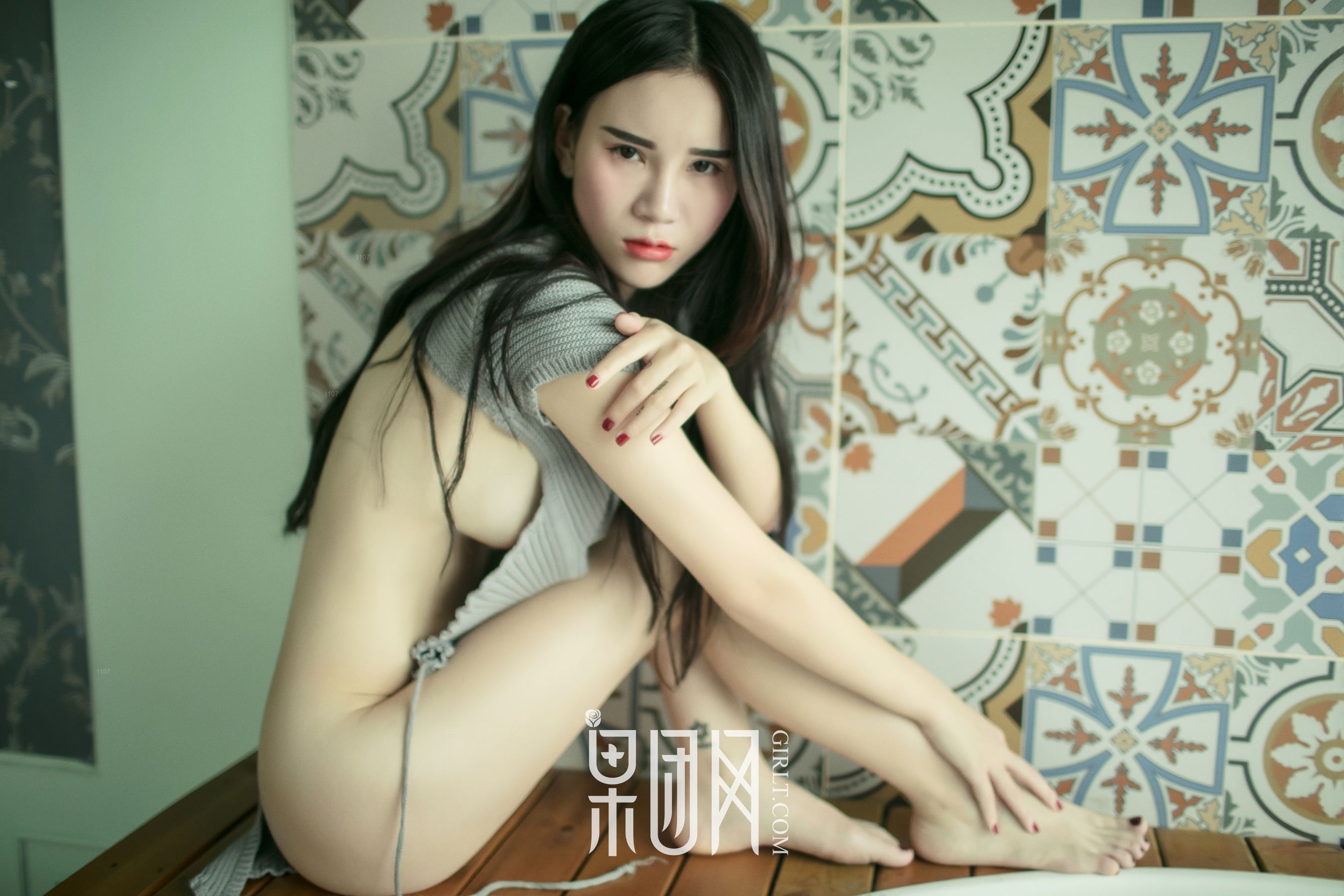万万《硬朗御姐真空上阵大秀美背，浴缸湿身无比勾魂！》 [果团网Girlt] NO.075