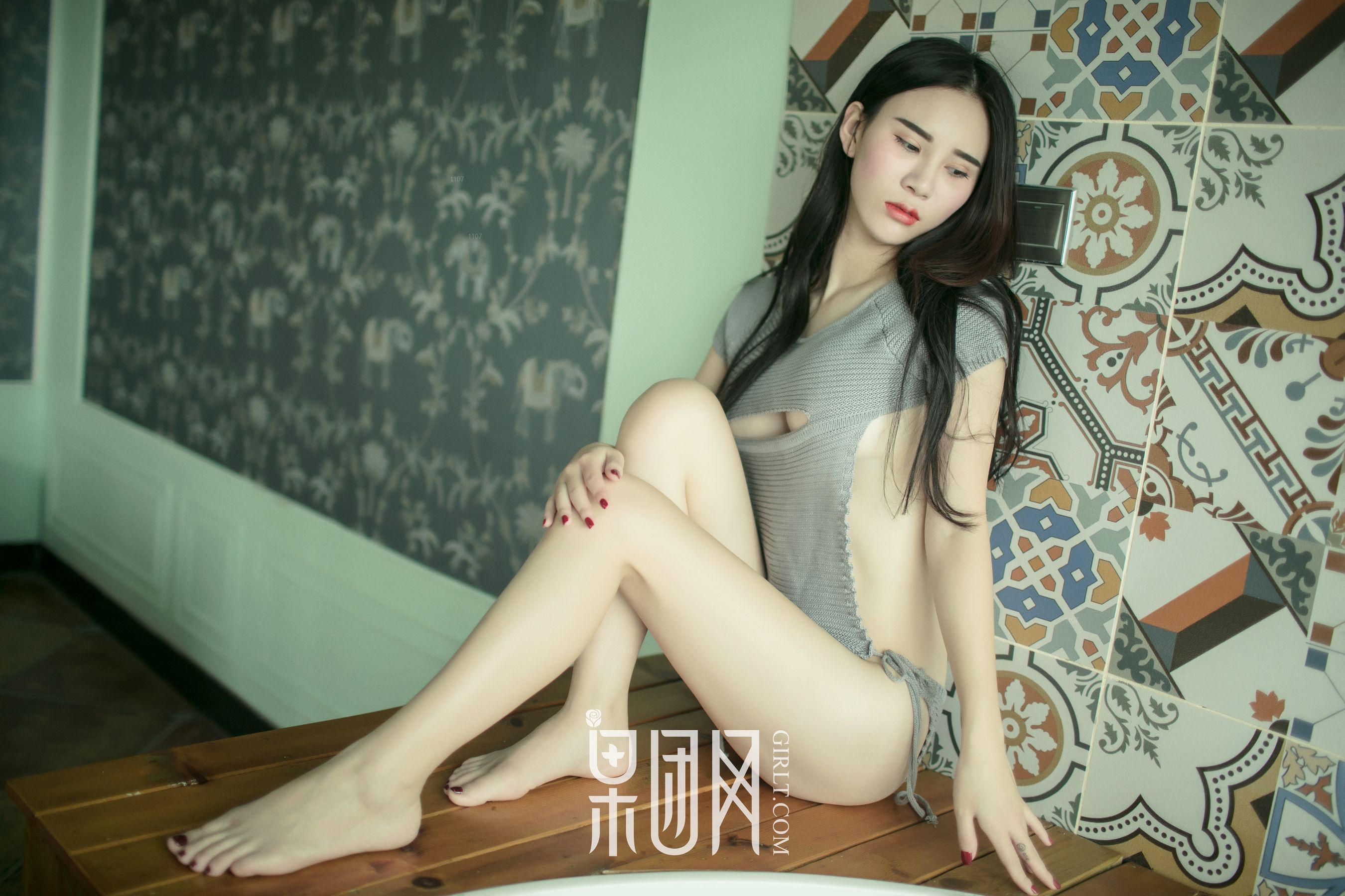 万万《硬朗御姐真空上阵大秀美背，浴缸湿身无比勾魂！》 [果团网Girlt] NO.075