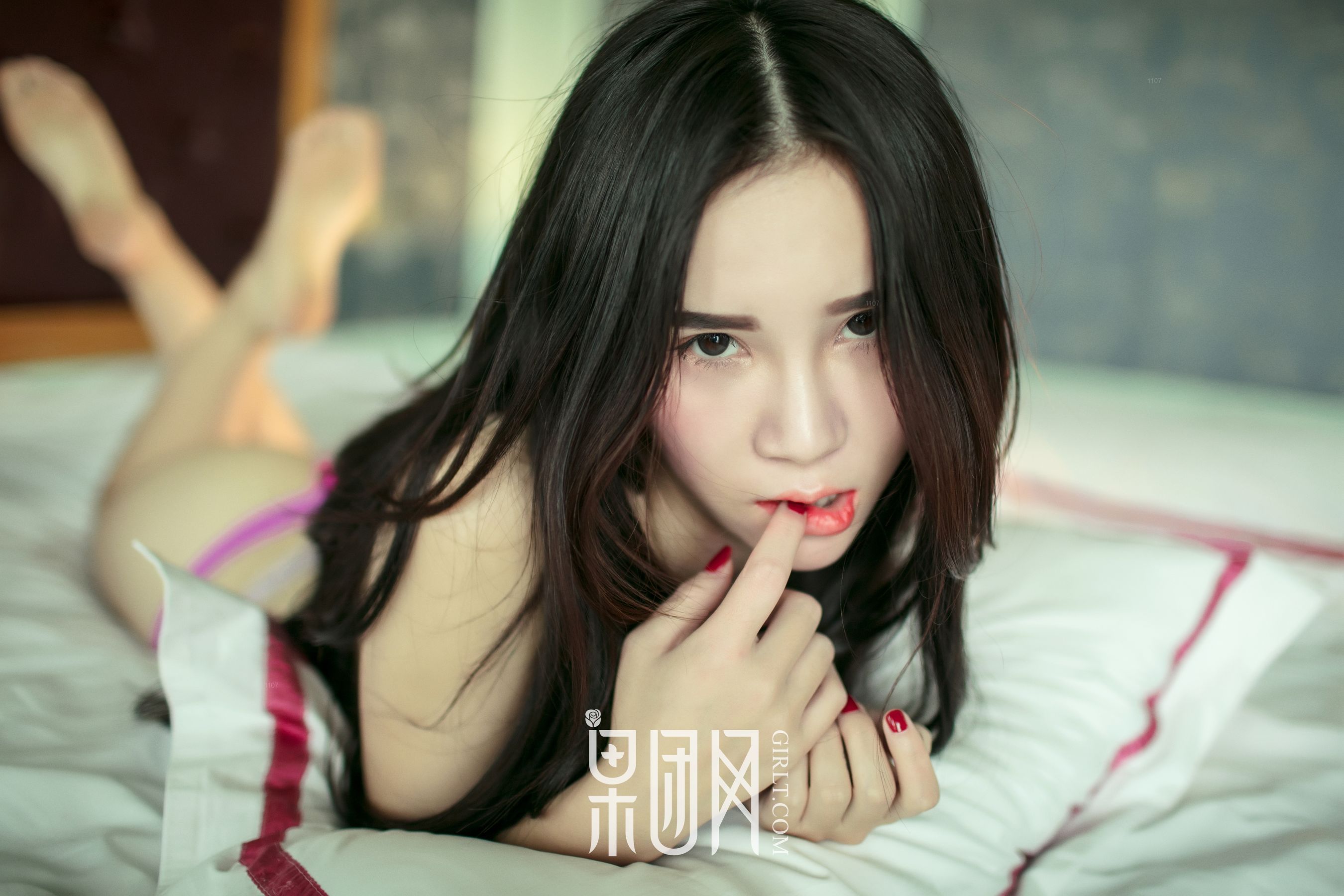 万万《硬朗御姐真空上阵大秀美背，浴缸湿身无比勾魂！》 [果团网Girlt] NO.075