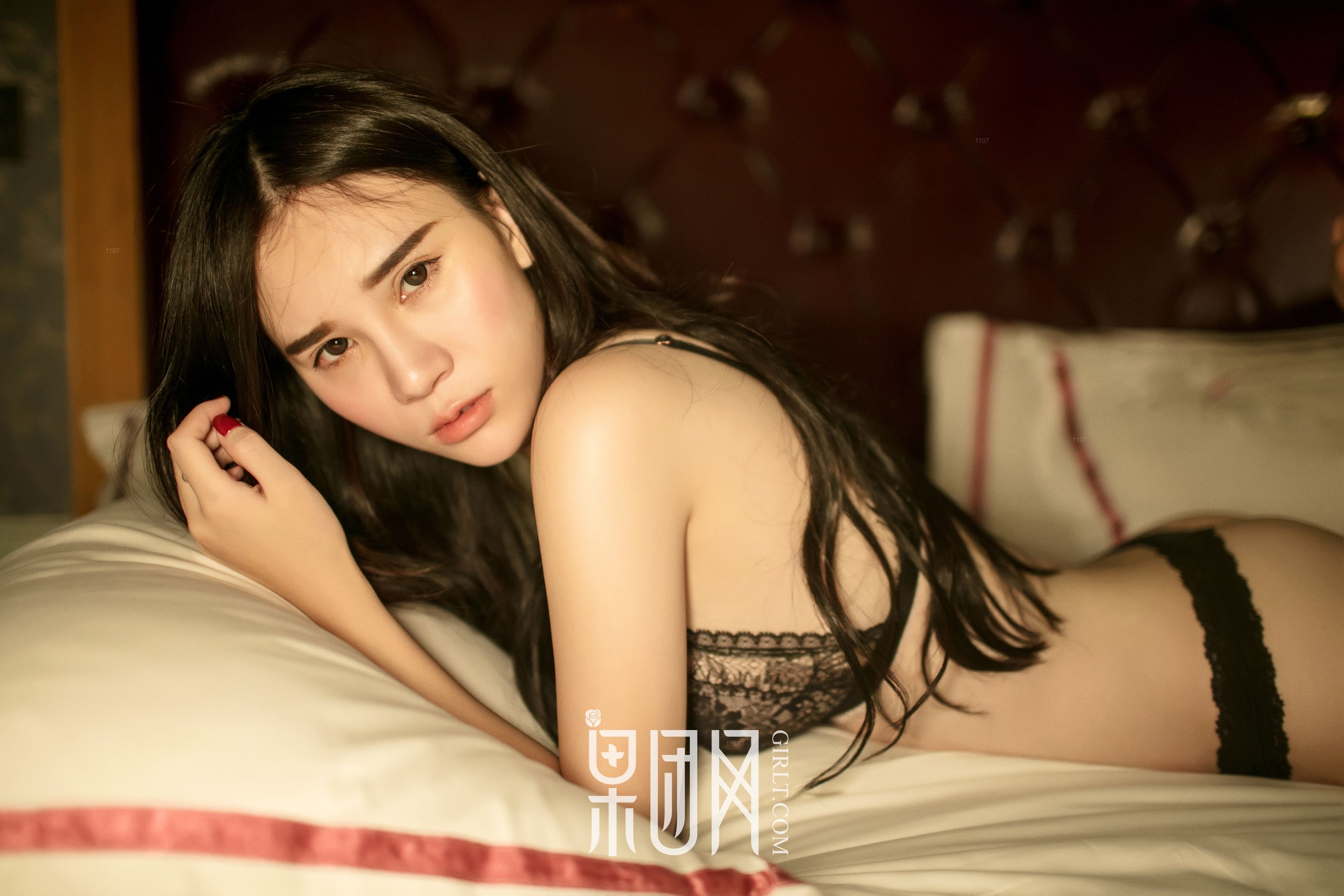 万万《硬朗御姐真空上阵大秀美背，浴缸湿身无比勾魂！》 [果团网Girlt] NO.075