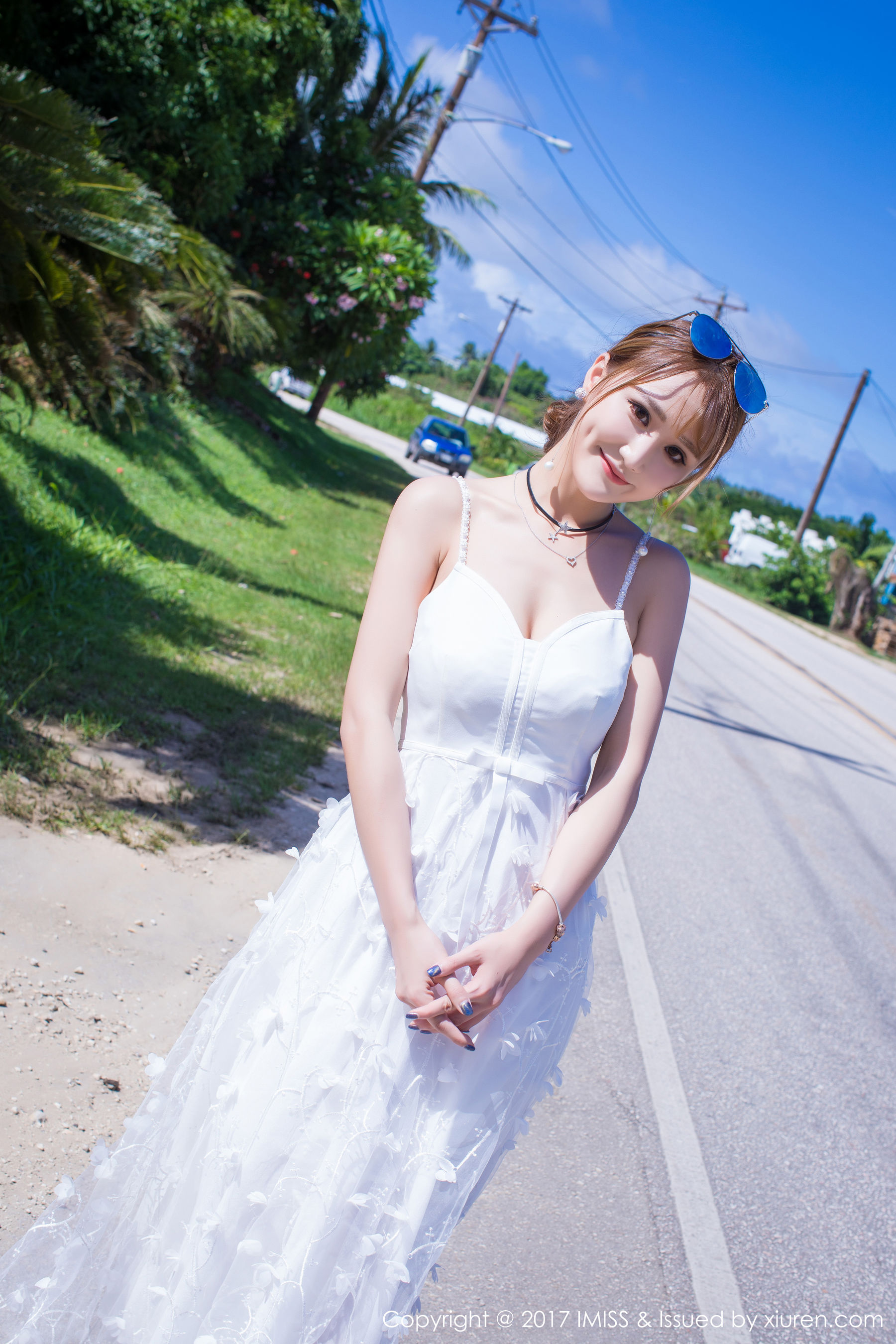 妤薇Vivian《性感OL+清新白色长裙》 [爱蜜社IMiss] Vol.191