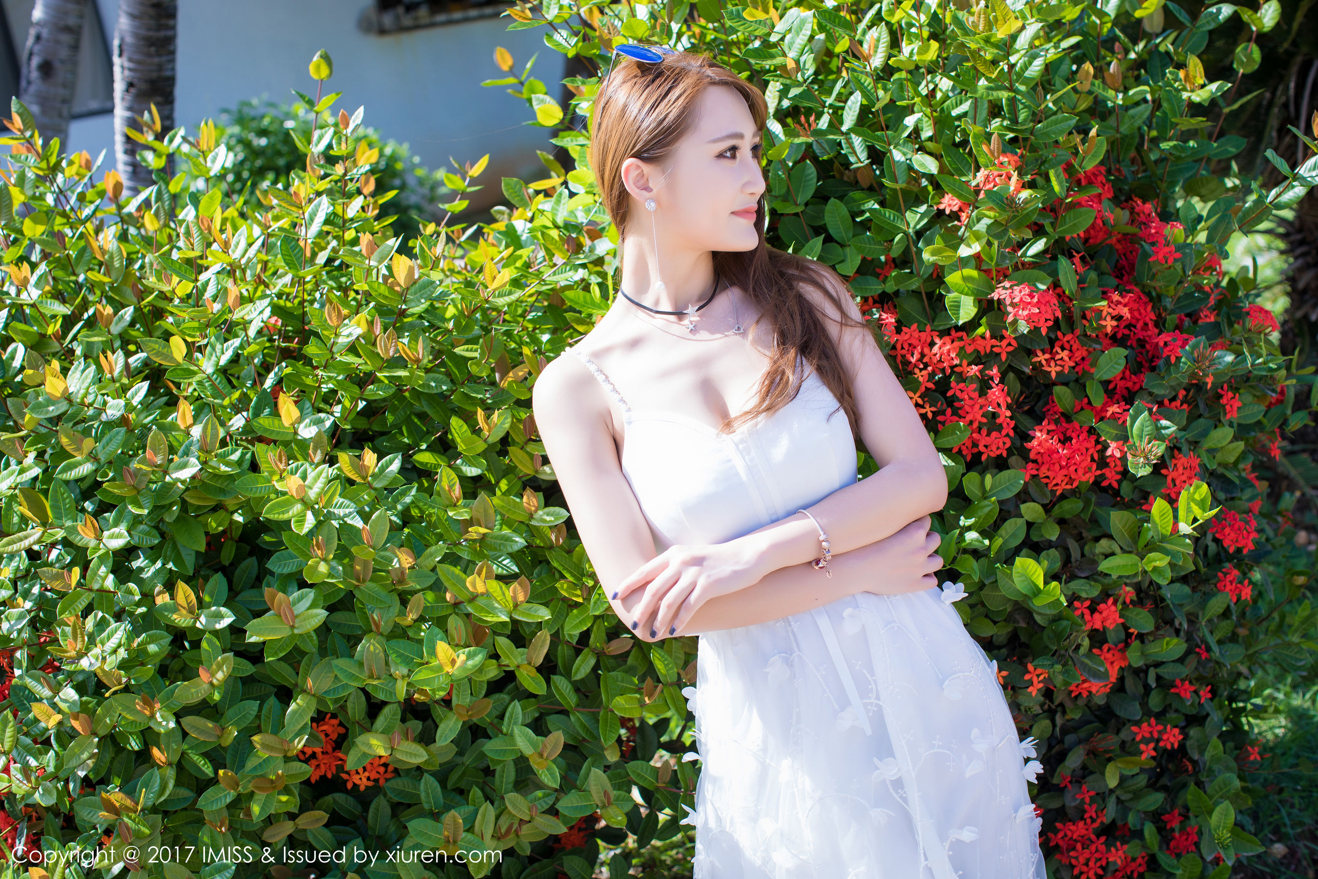 妤薇Vivian《性感OL+清新白色长裙》 [爱蜜社IMiss] Vol.191