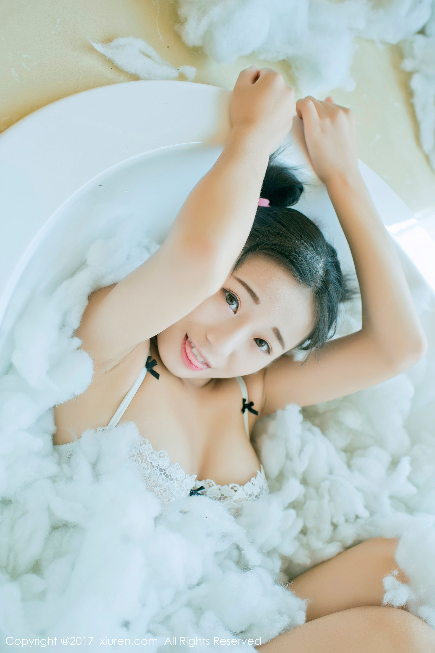 仓井优香《白色蕾丝吊带系列+连体日系高中体操服》 [秀人XIUREN] NO.805