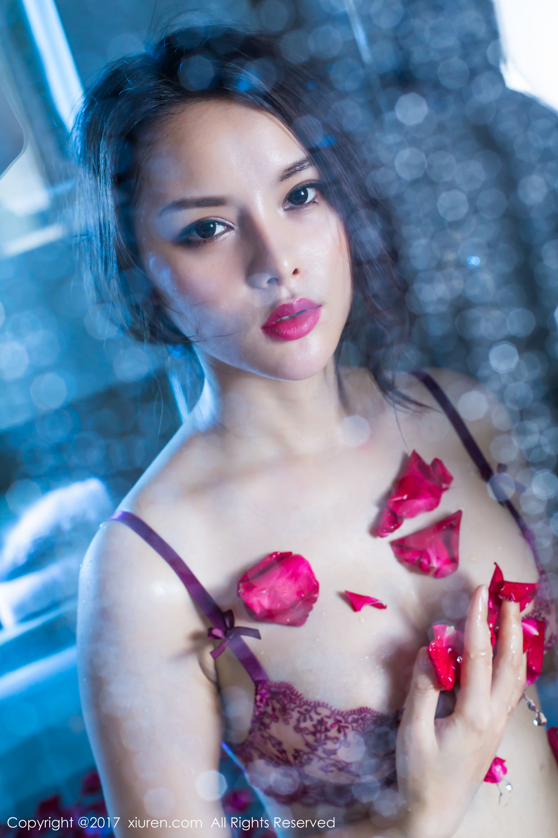 谭睿琪《浴缸花瓣浴与奶油系列》 [秀人XIUREN] NO.810