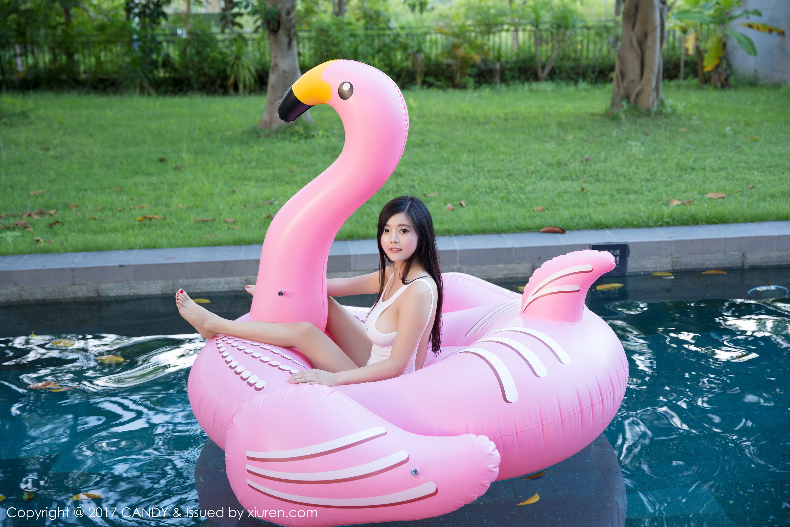 林美惠子Mieko《泳池湿身玩水》 [糖果画报CANDY] Vol.028