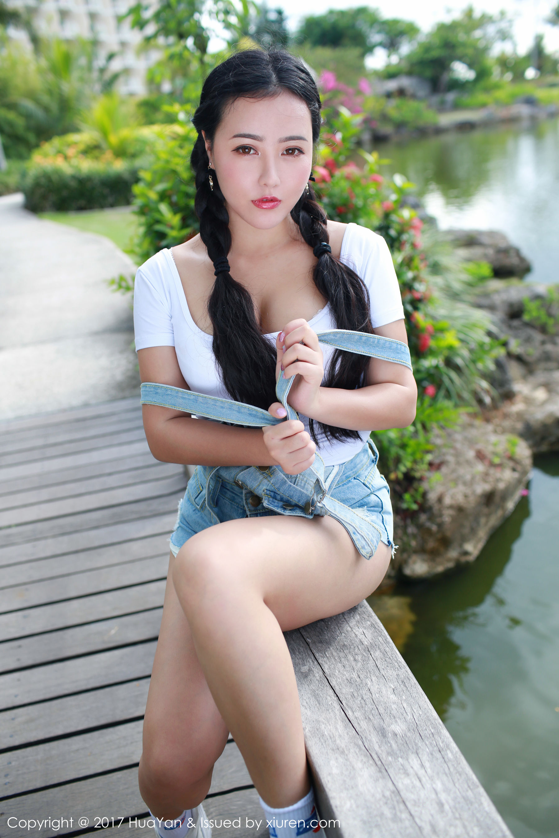 Manuela玛鲁娜《毛衣翘臀+吊带牛仔系列》 [花の颜HuaYan] Vol.047
