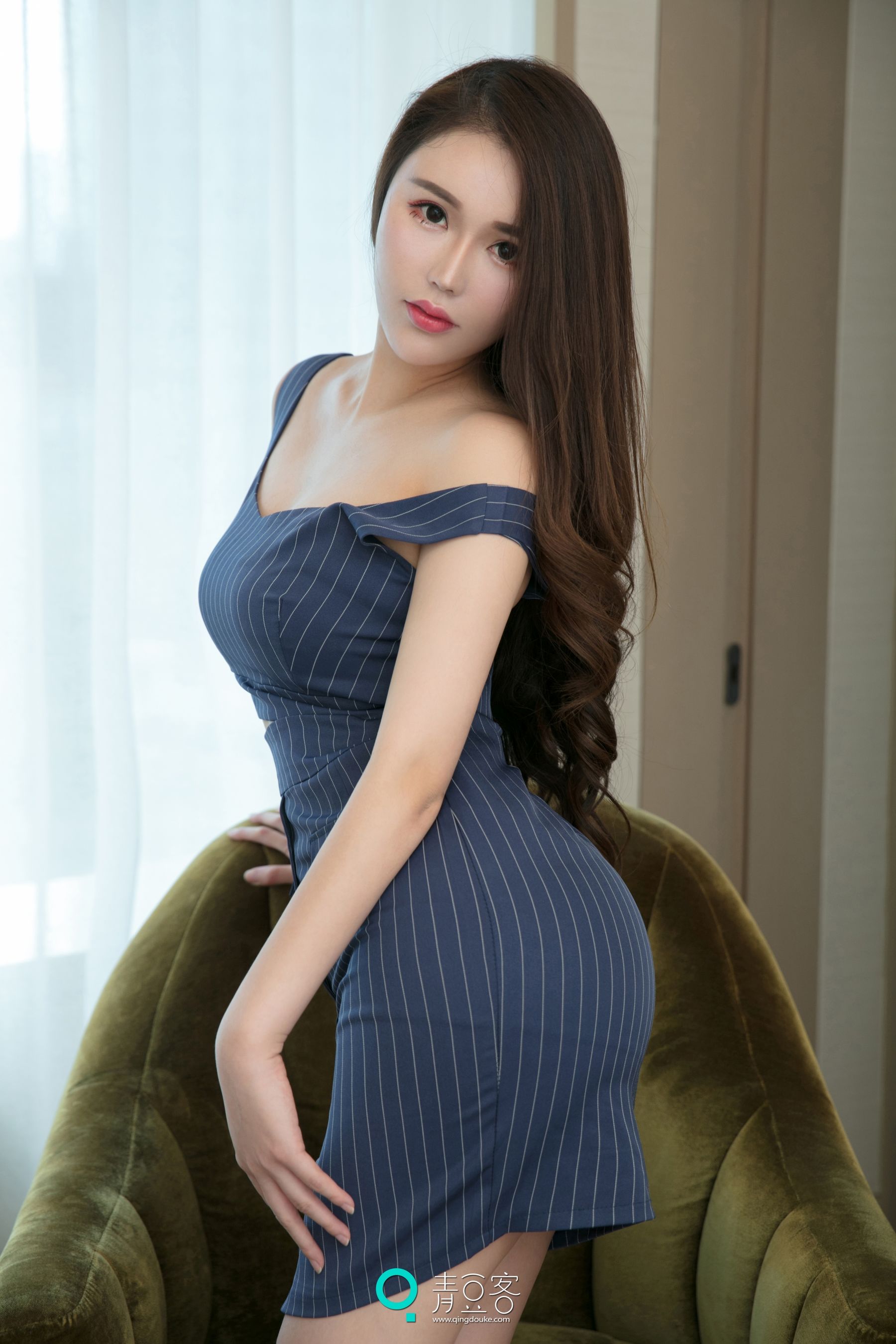 肉蛋/尤妮丝《凹凸有致美女 化身娇艳厨娘》 [青豆客QingDouKe]