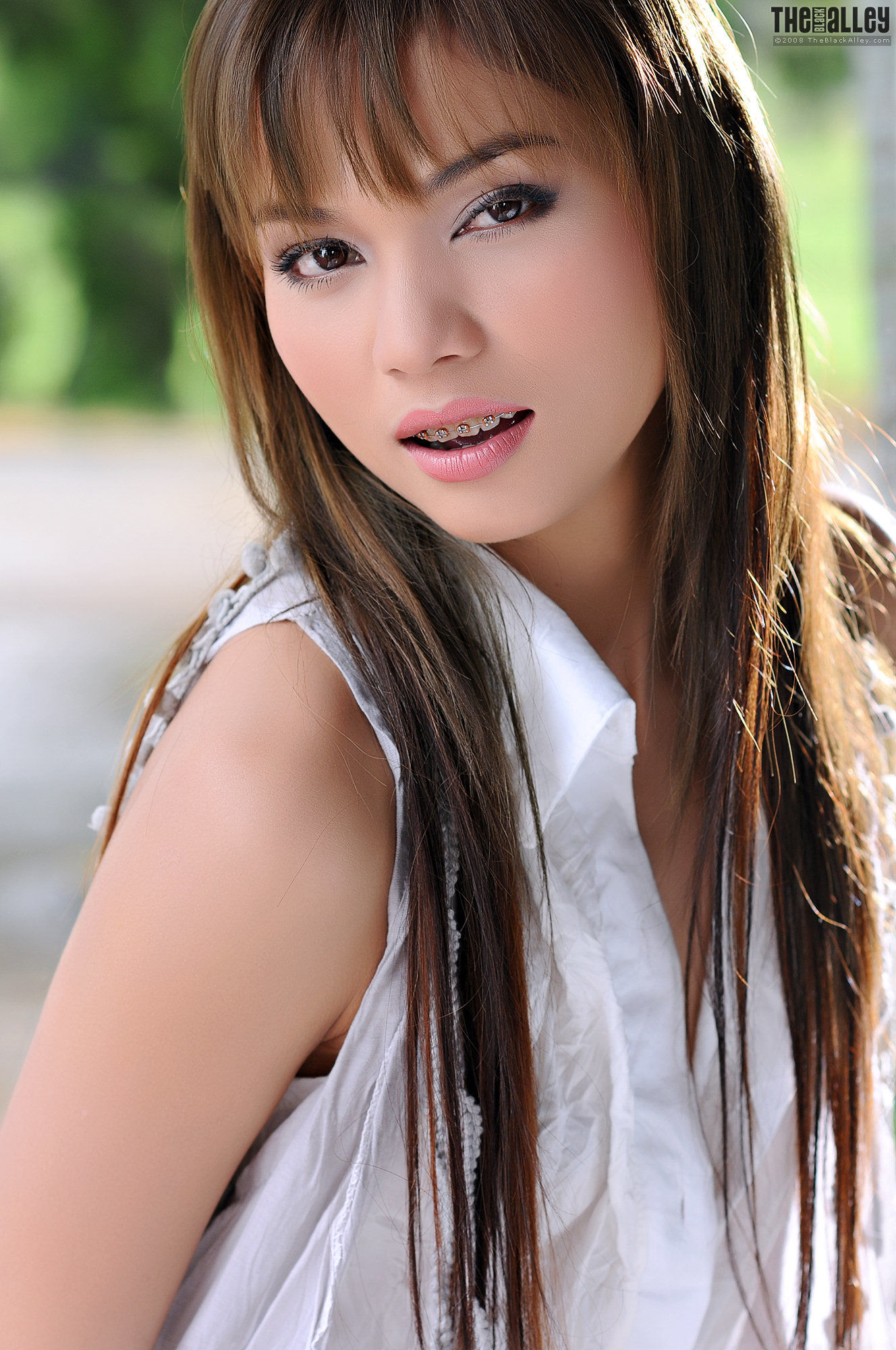 Daniella Lei《无袖长衫》 [The Black Alley]