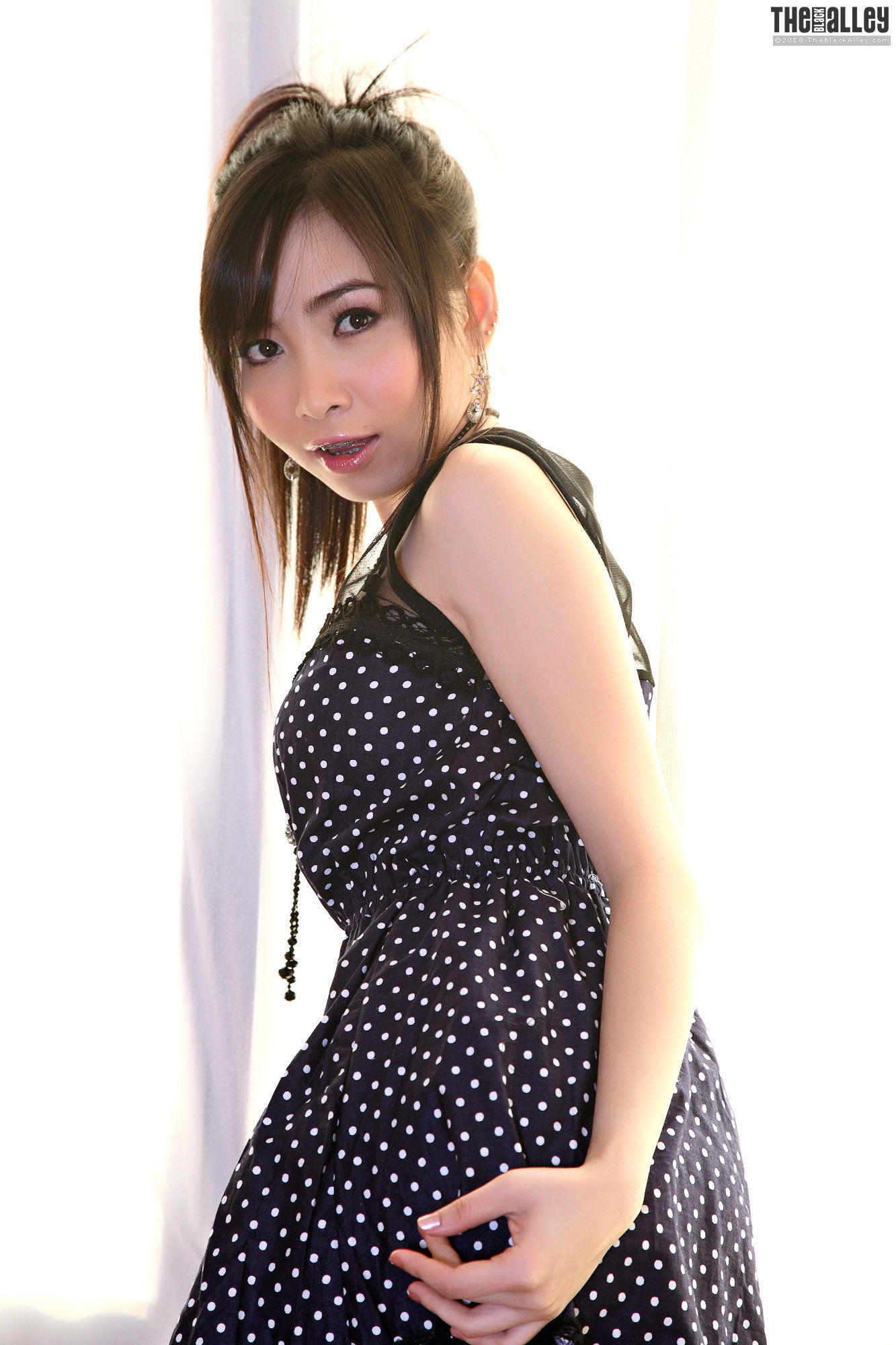 Alena 01《迷人的小妖精》 [The Black Alley]