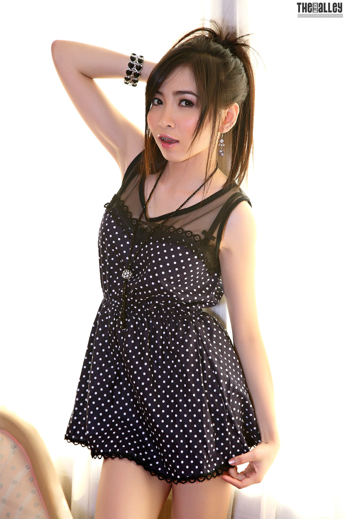 Alena 01《迷人的小妖精》 [The Black Alley]