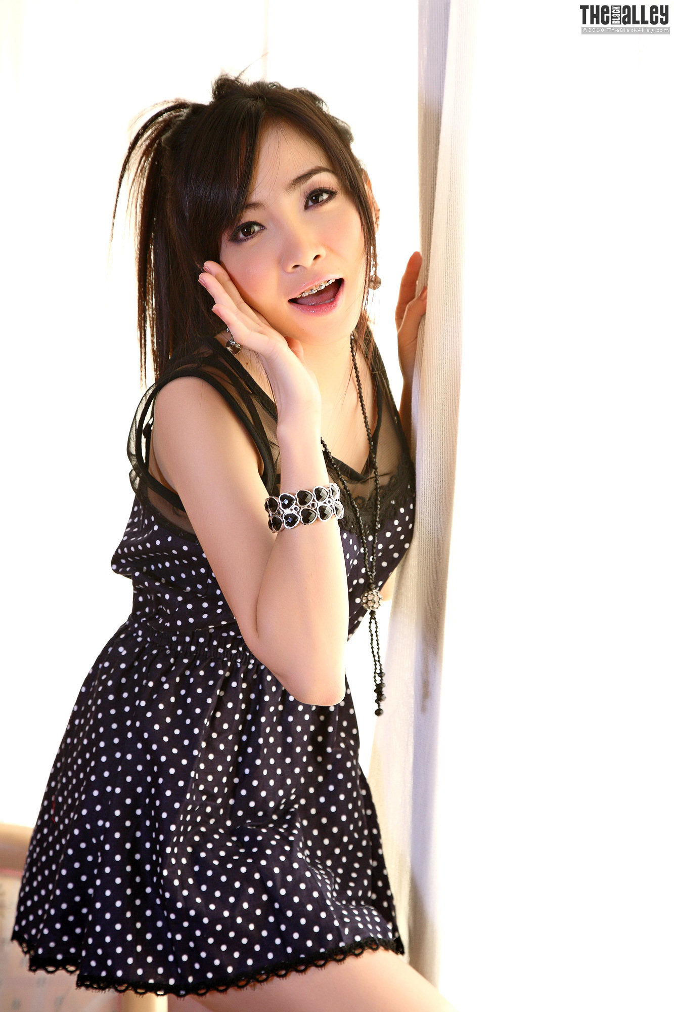 Alena 01《迷人的小妖精》 [The Black Alley]