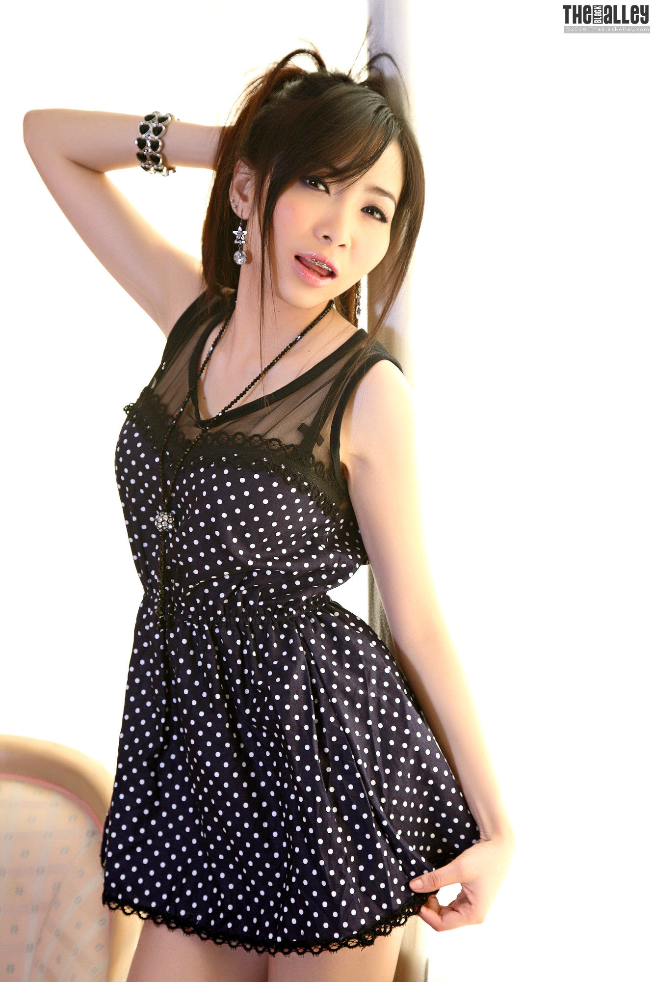 Alena 01《迷人的小妖精》 [The Black Alley]
