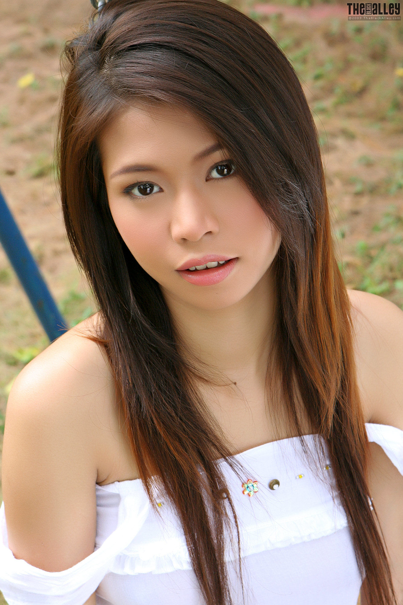 Jennie Leung《荡秋千》 [The Black Alley]