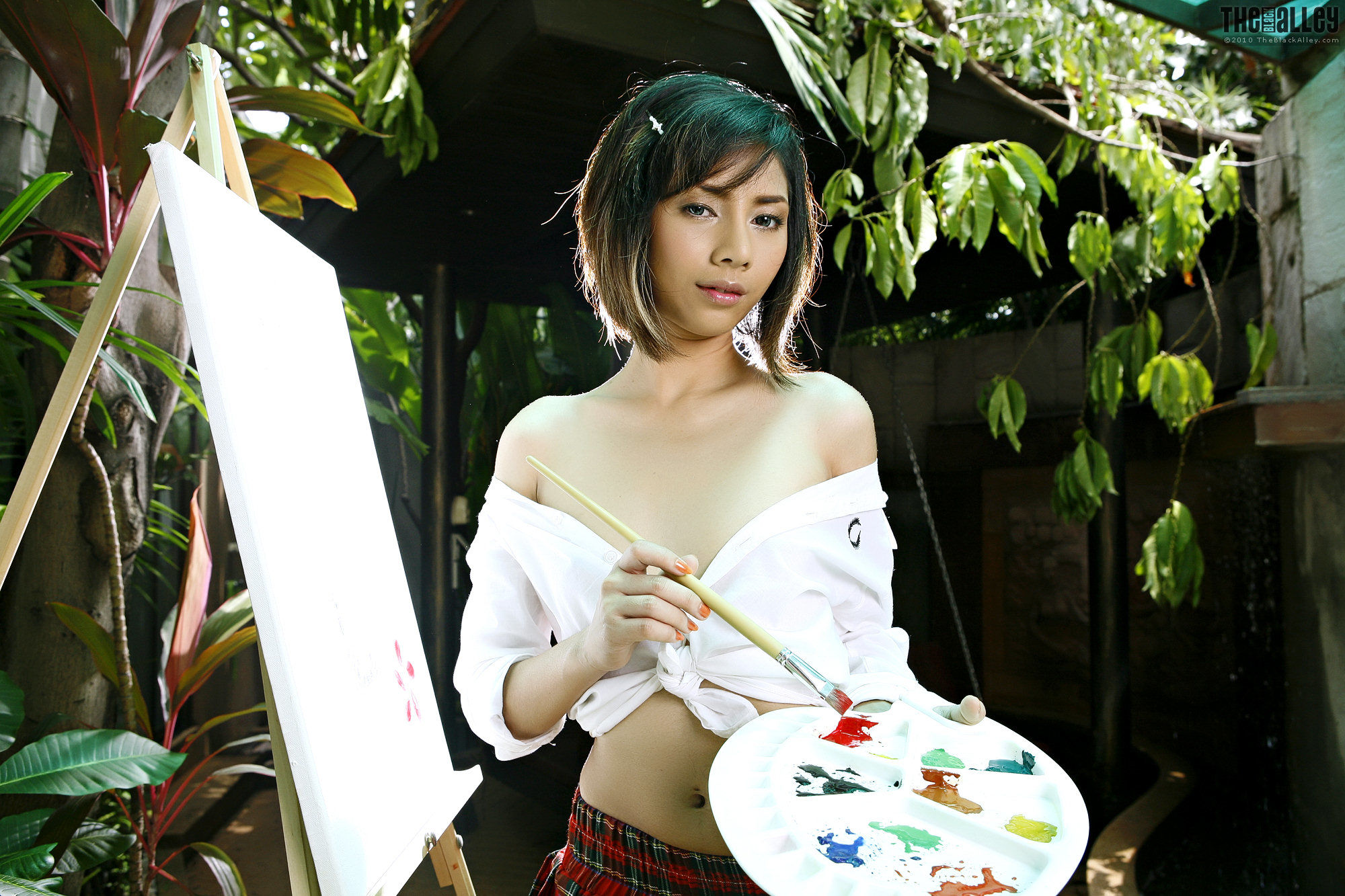 Carolina Fong《画画的小女生》 [The Black Alley]