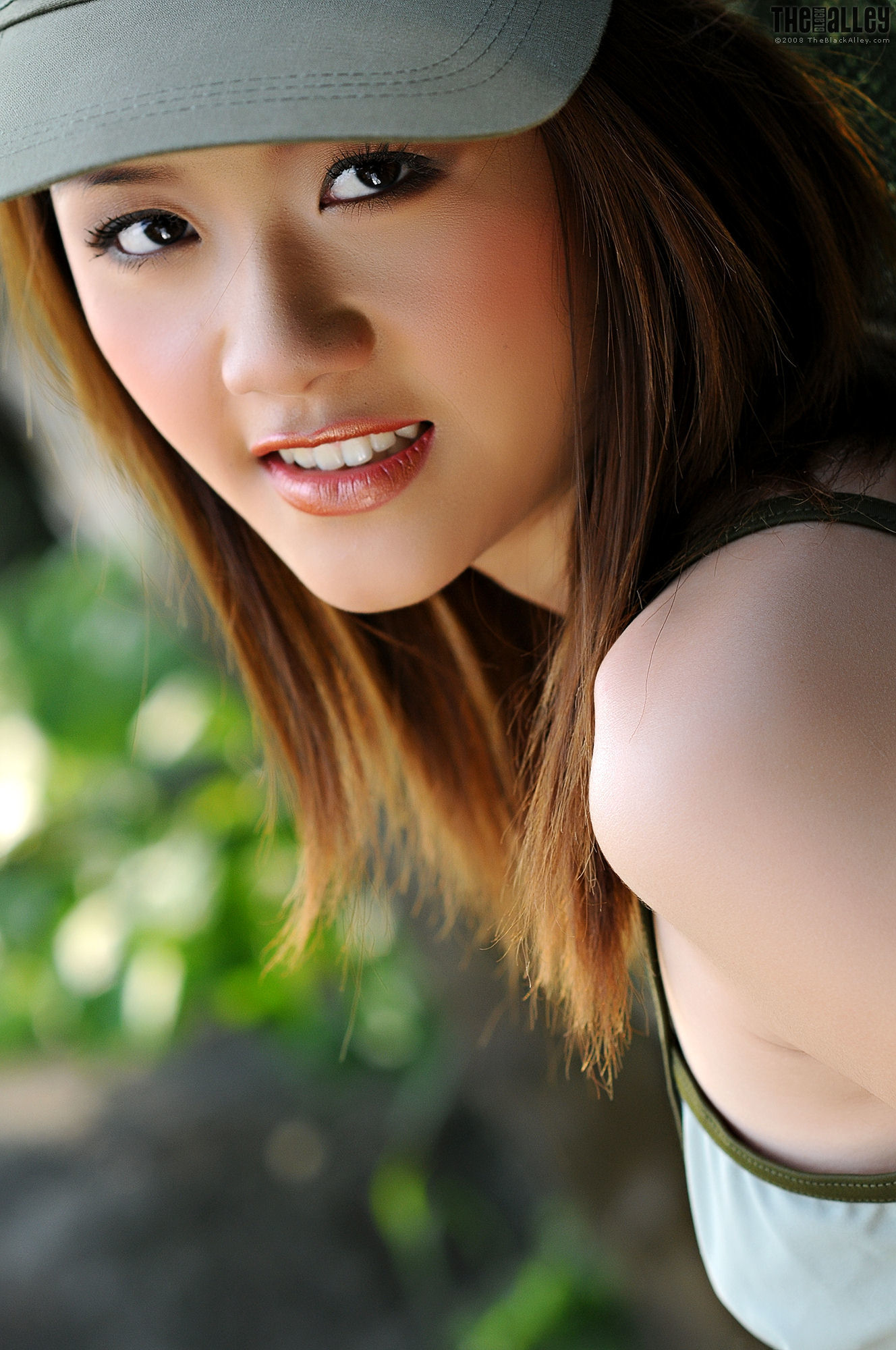 Marie Fang《迷彩军妹》 [The Black Alley]