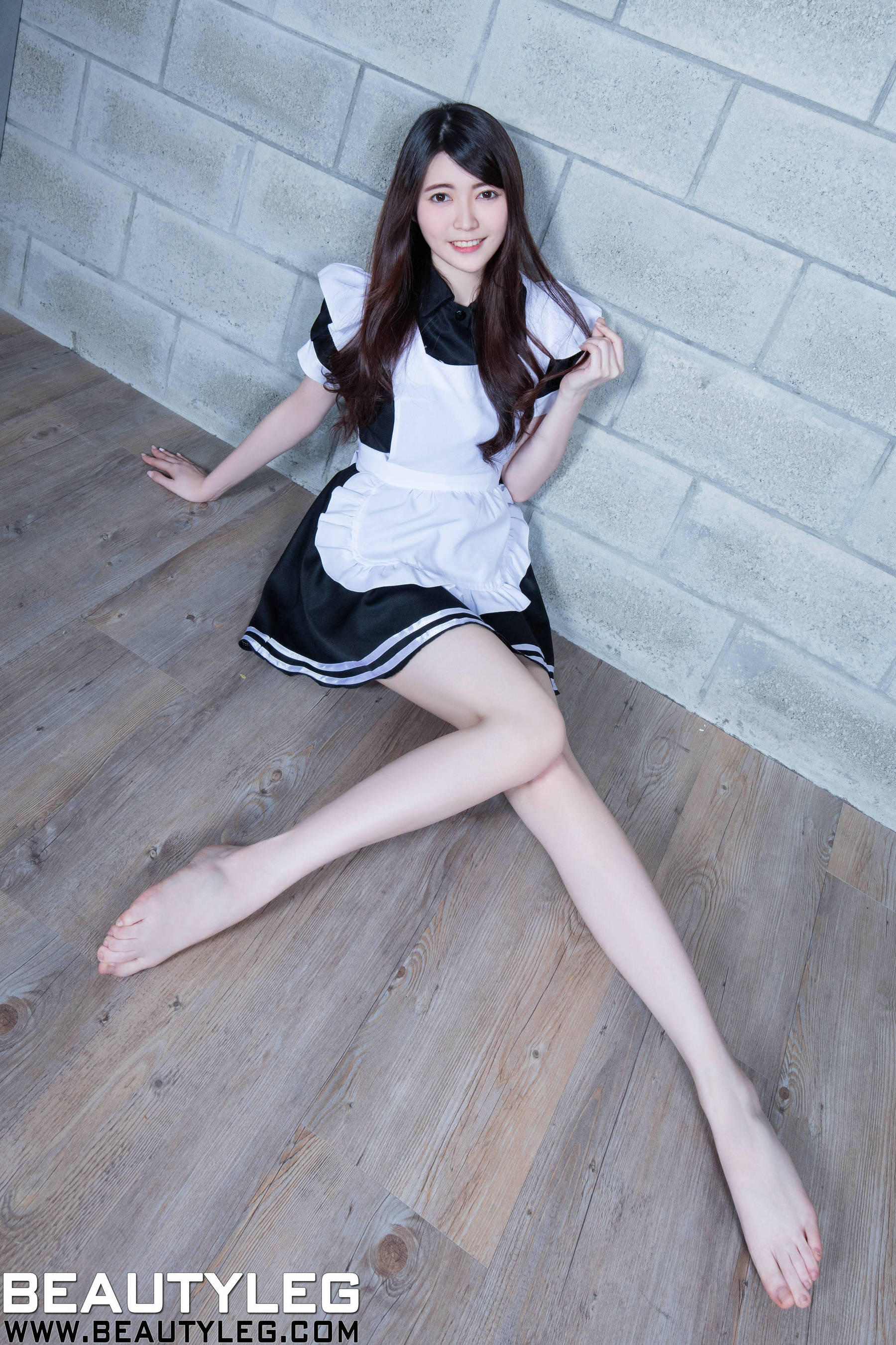 腿模黄品瑄Brindy《黑丝旗袍+套裙+女仆》 [BeautyLeg] No.1543 美腿