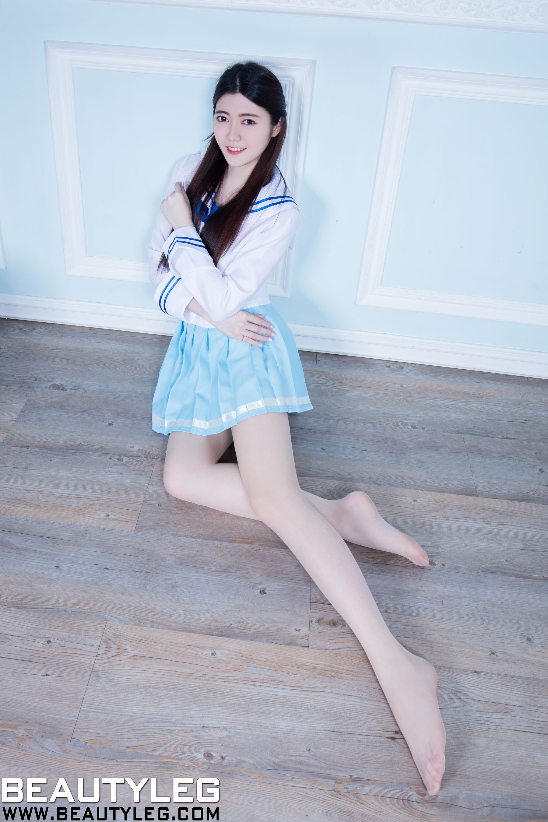 腿模Brindy《黑丝旗袍+学生装》 [BeautyLeg] No.1555 美腿