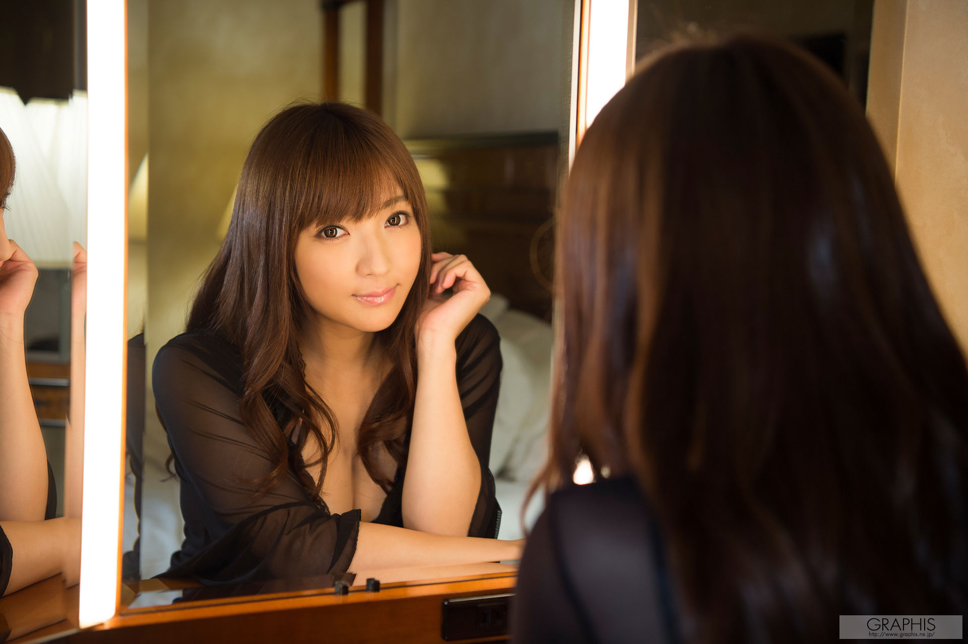 神咲詩織 Shiori Kamisaki [Graphis] Limited Edition