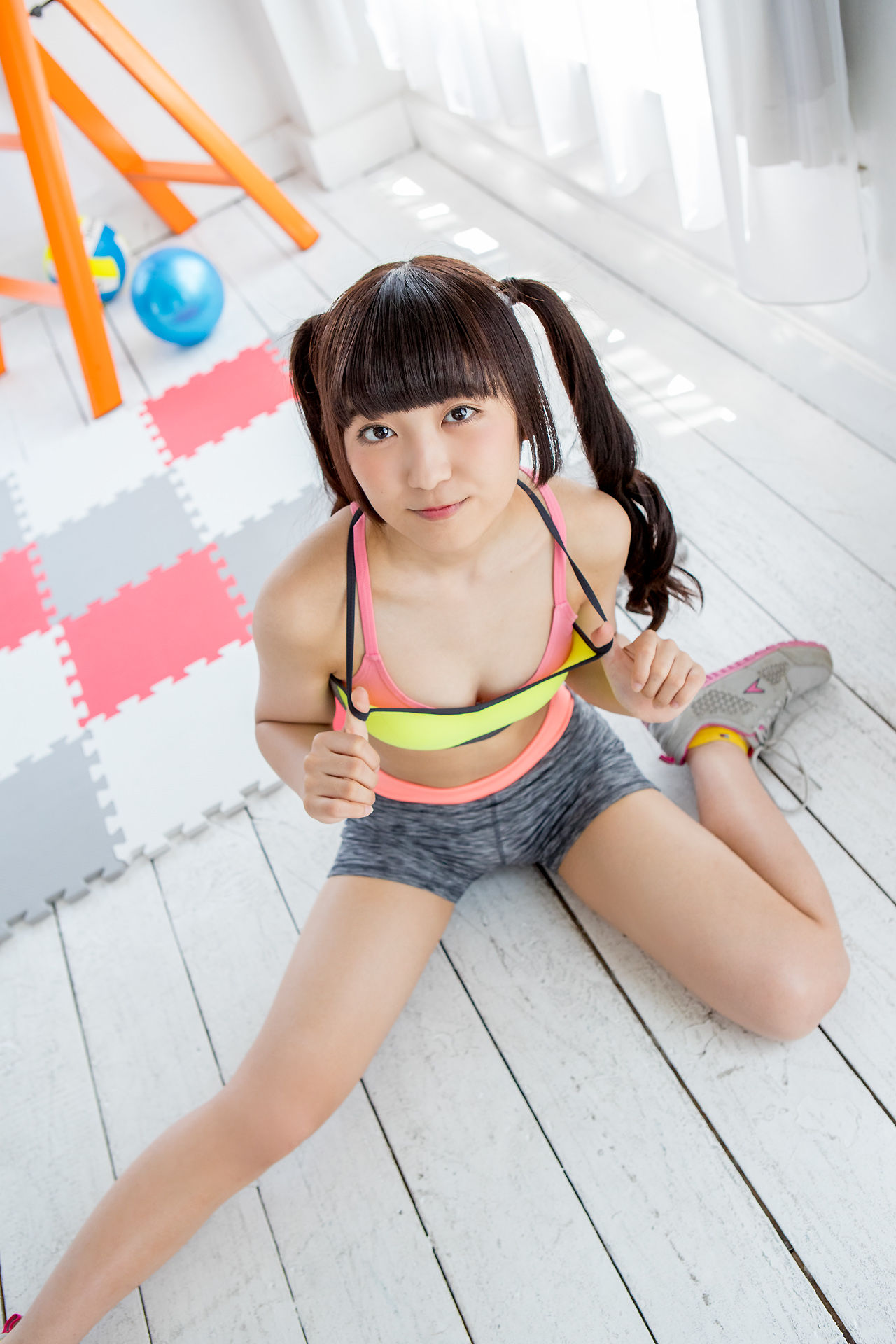 高梨あい《双马尾健身+背心系列》 [Minisuka.tv]