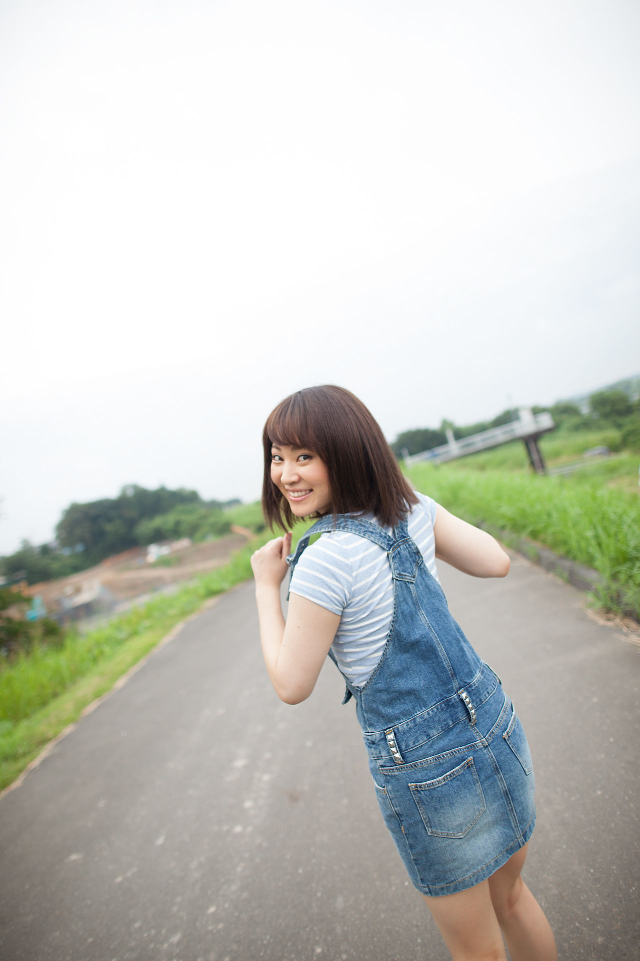前園まみこ《牛仔裙诱惑+比基尼》 [Minisuka.tv]